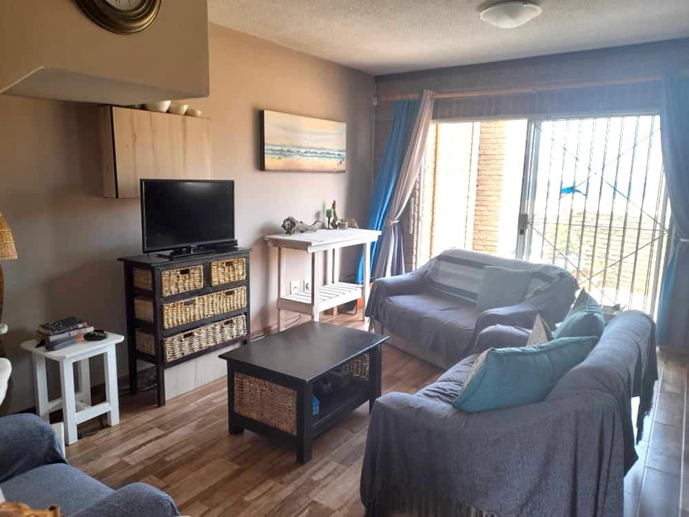 Three-Bedroom House photo 3
