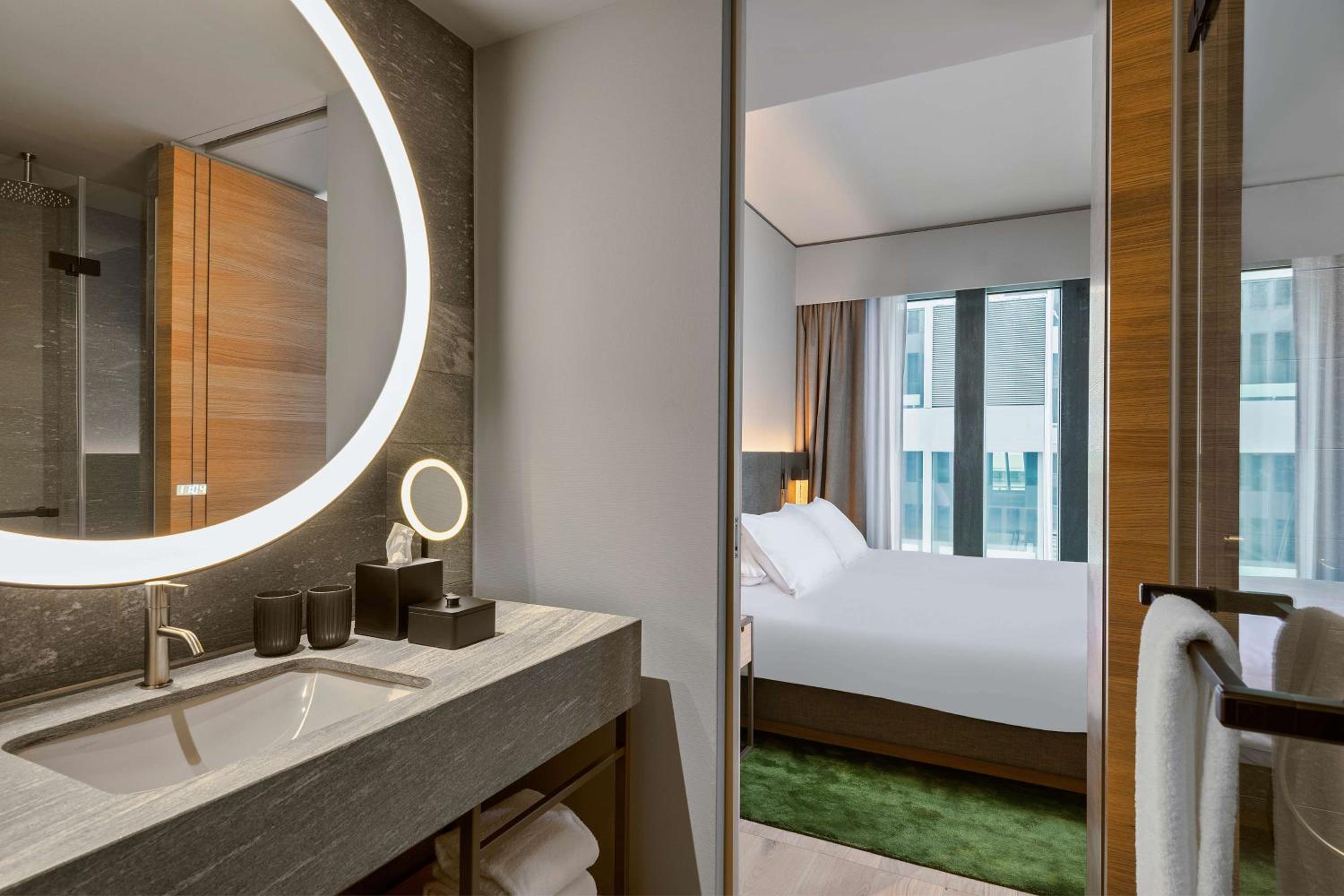 King Room - Club Access - Photo 10