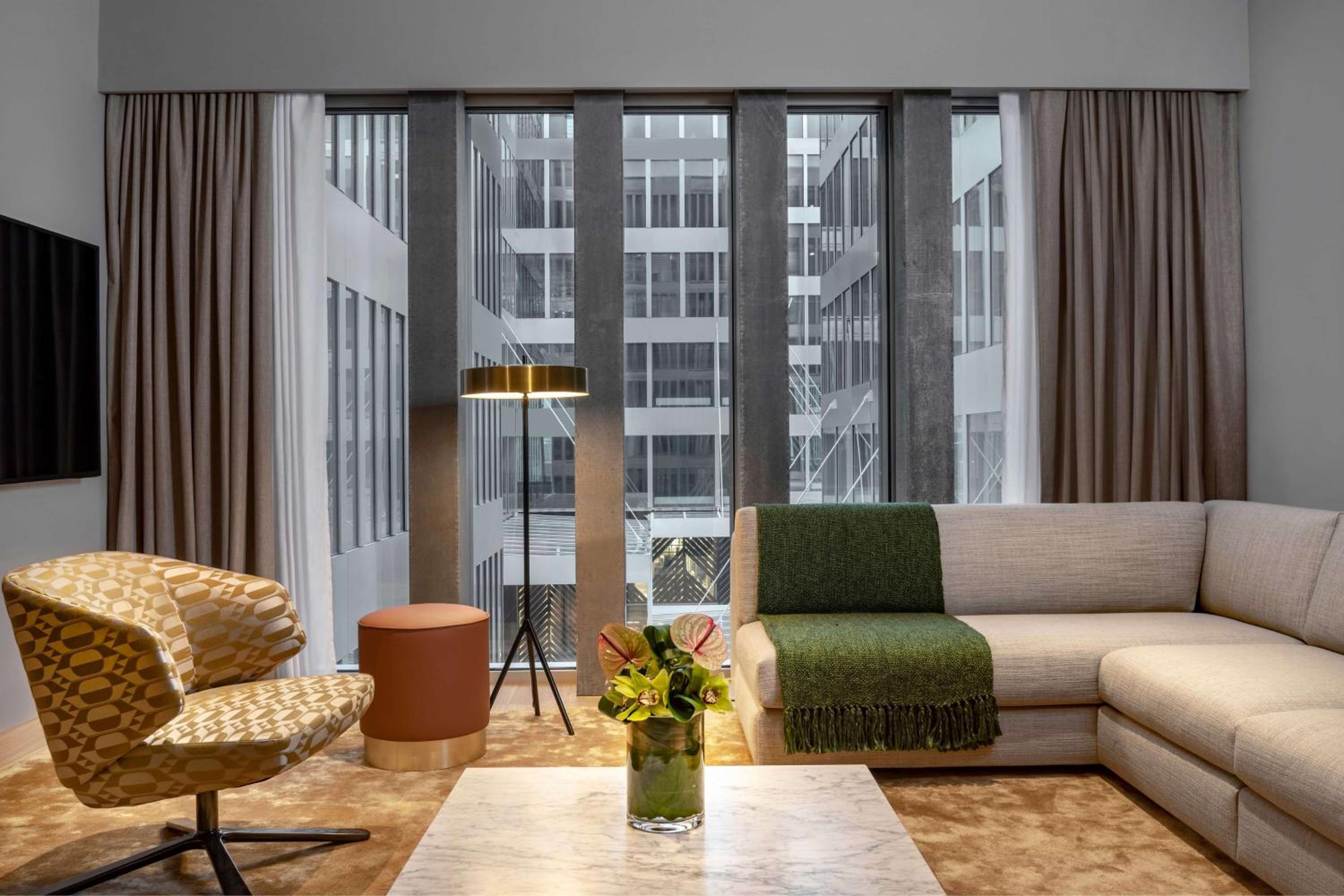 Executive Suite - Photo 2
