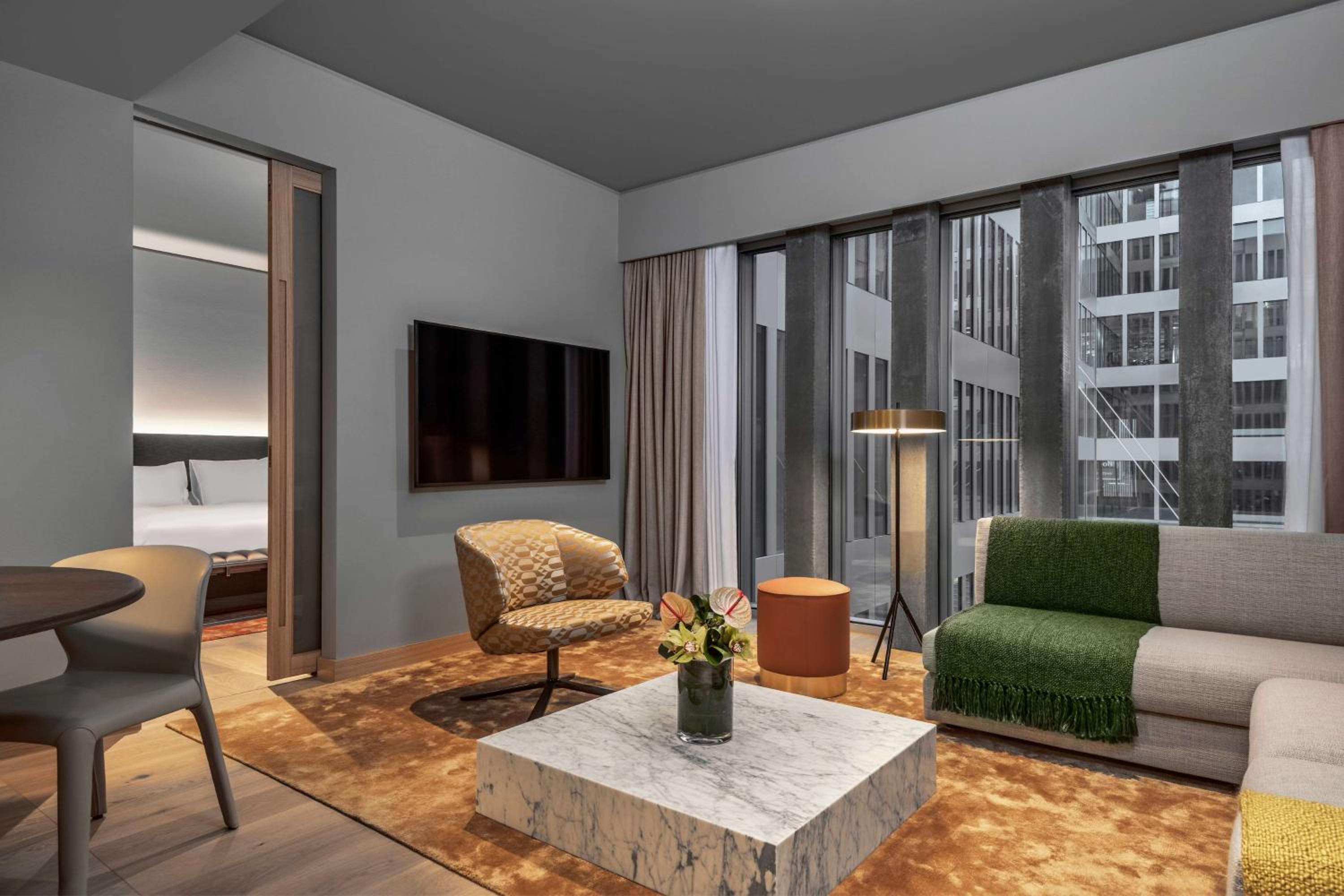 Executive Suite - Photo 3