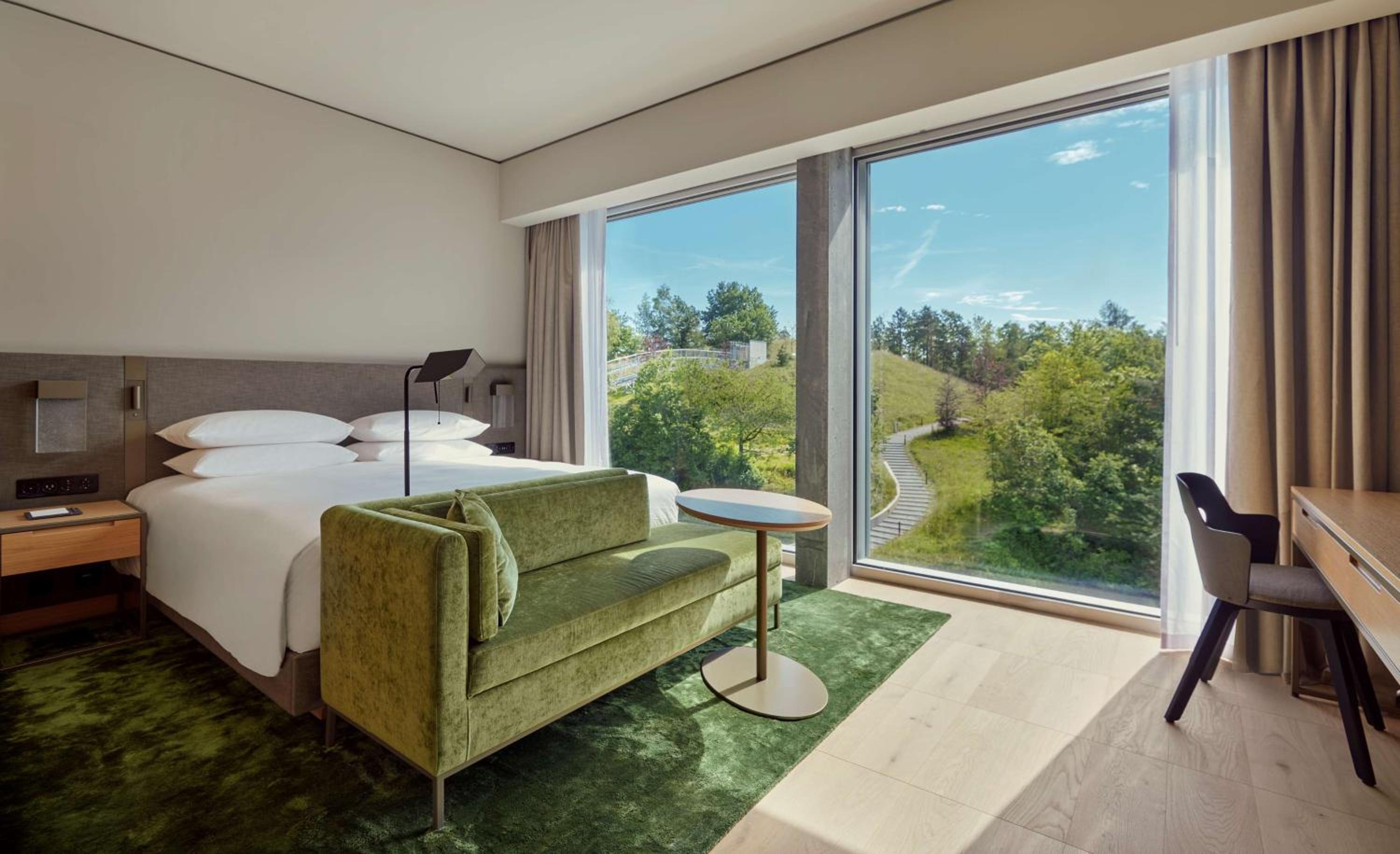 King Room with Park View - Club Access - Photo 1