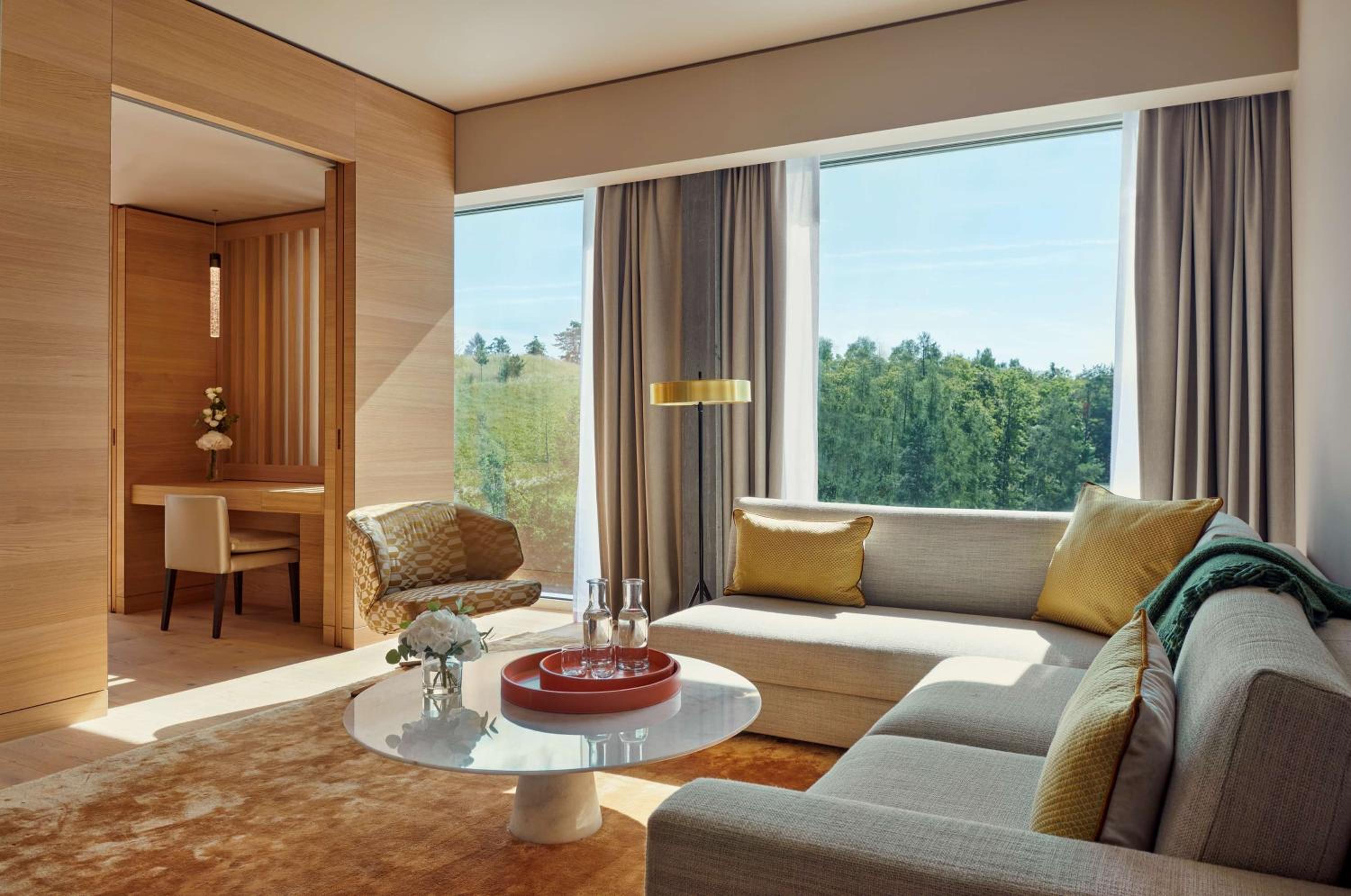 Suite - Photo 7