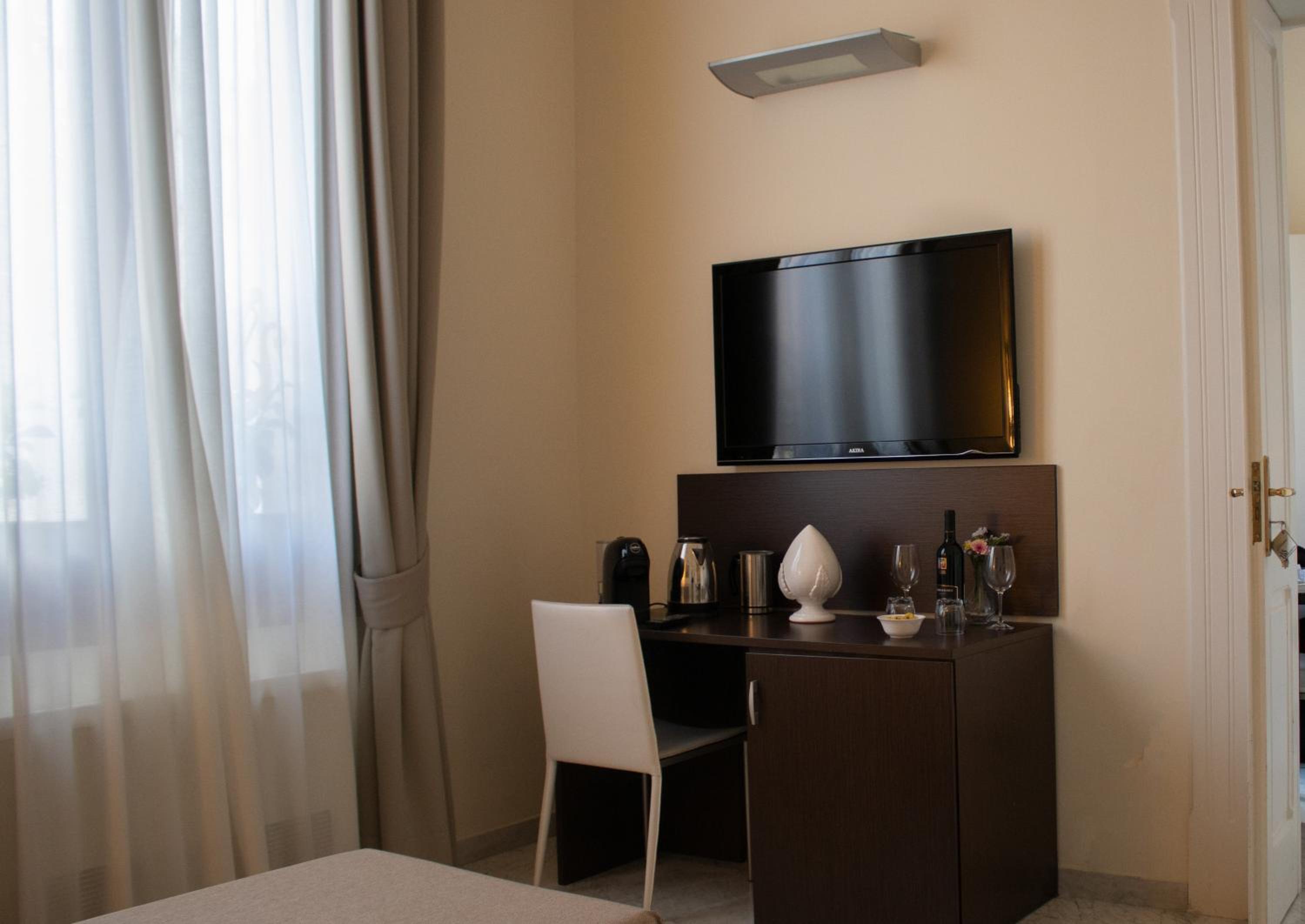 Suite - Photo 9