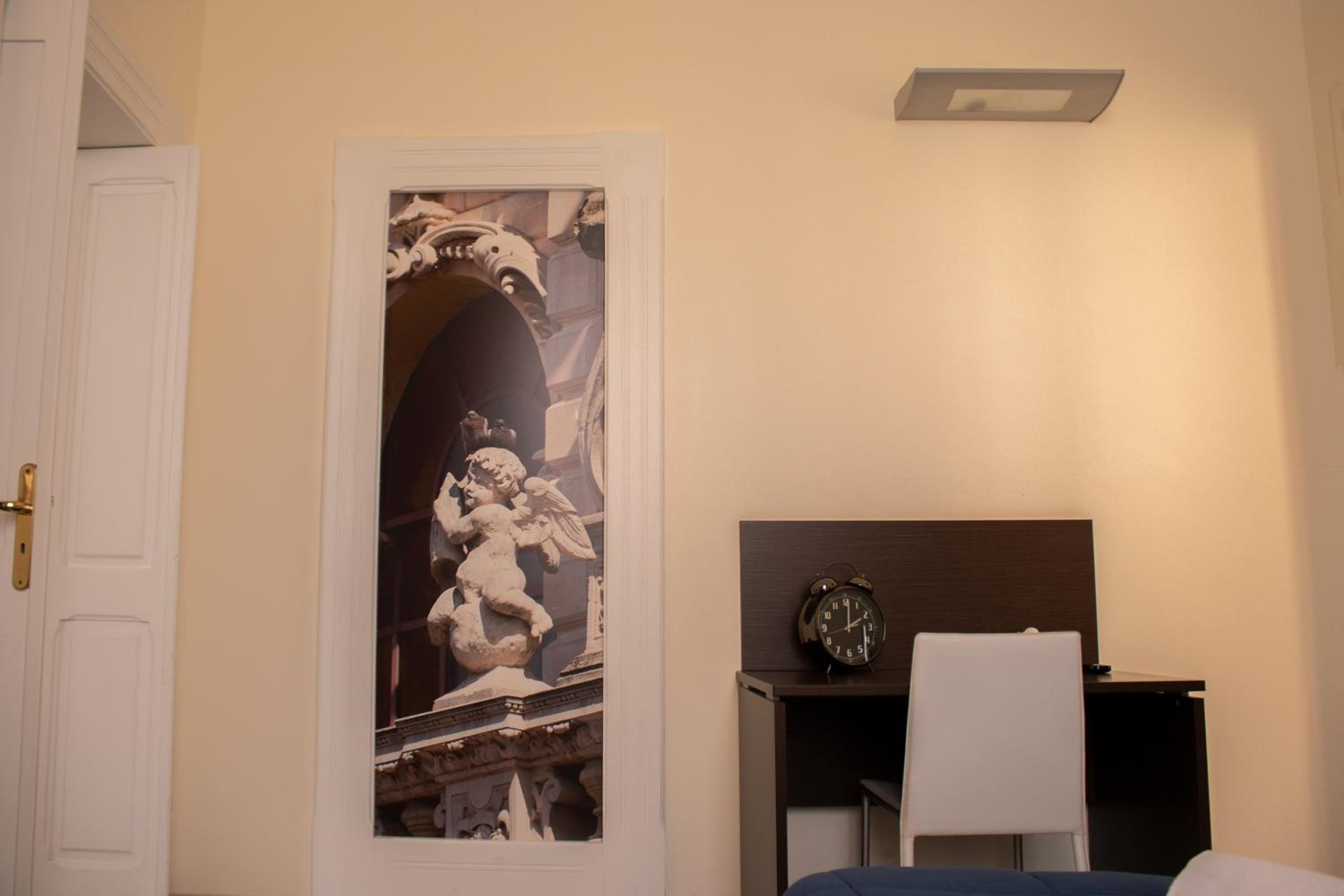 Suite - Photo 5