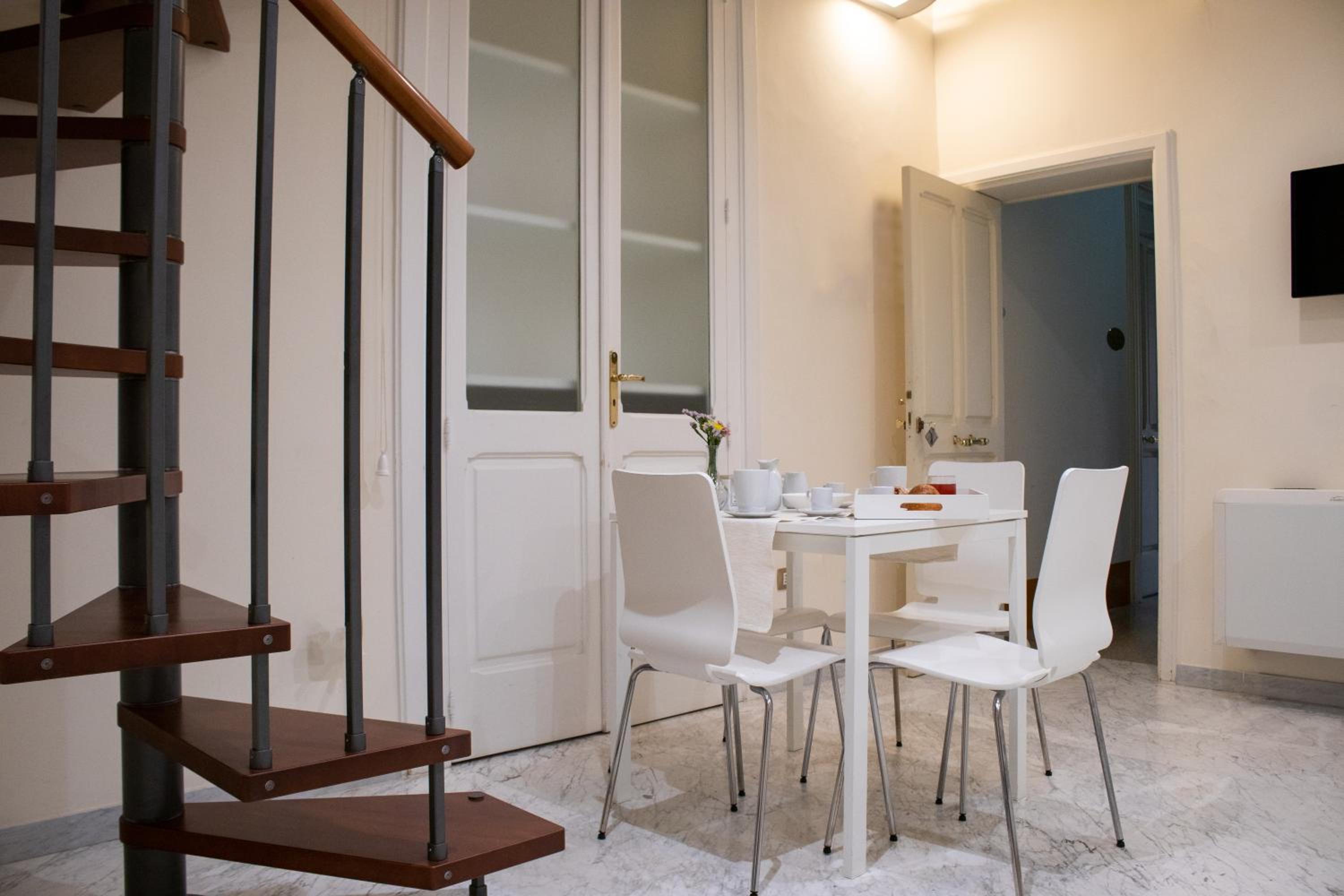 Apartment - Split Level - Photo 14