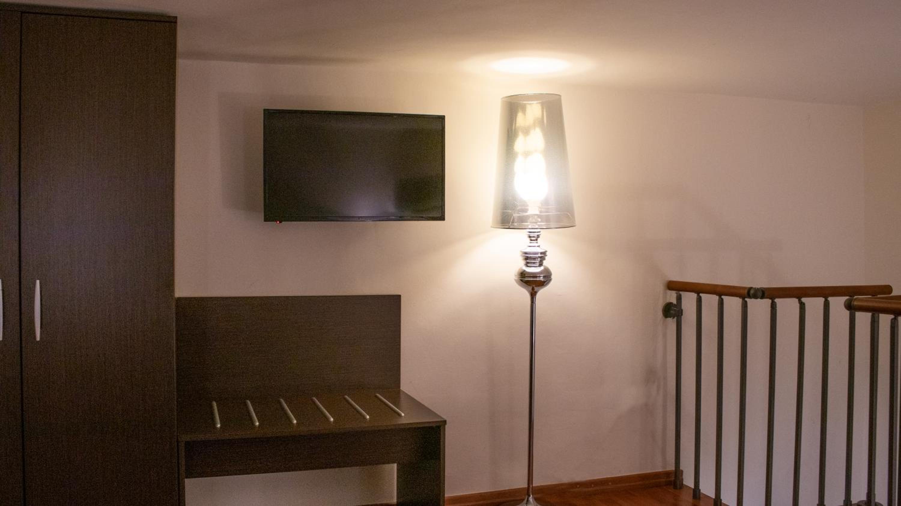 Apartment - Split Level - Photo 3