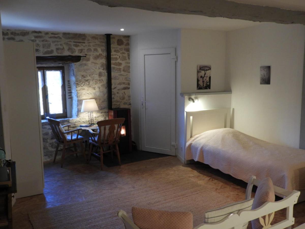 Family Room with Garden View - Photo 2