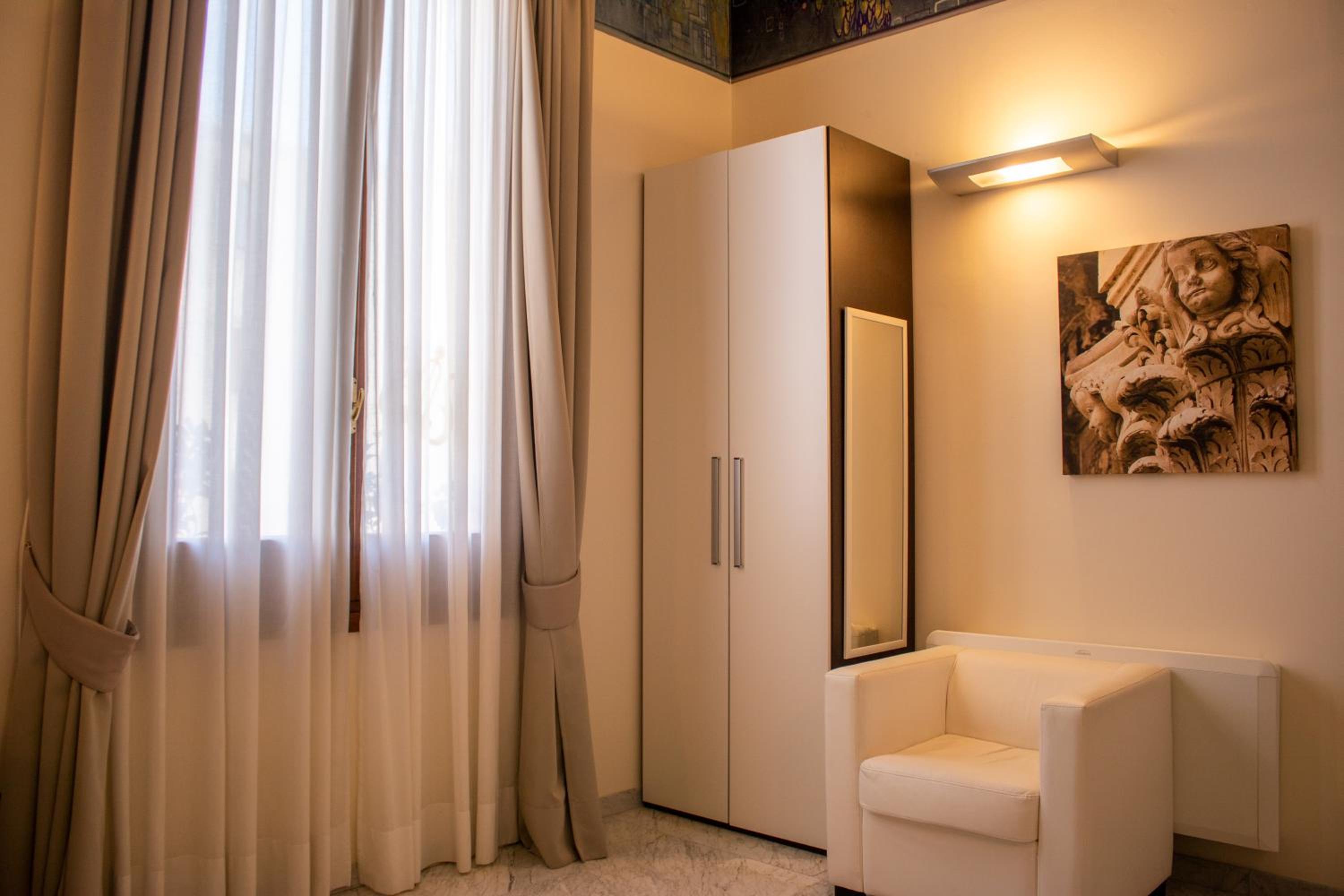 Deluxe Double Room photo 3