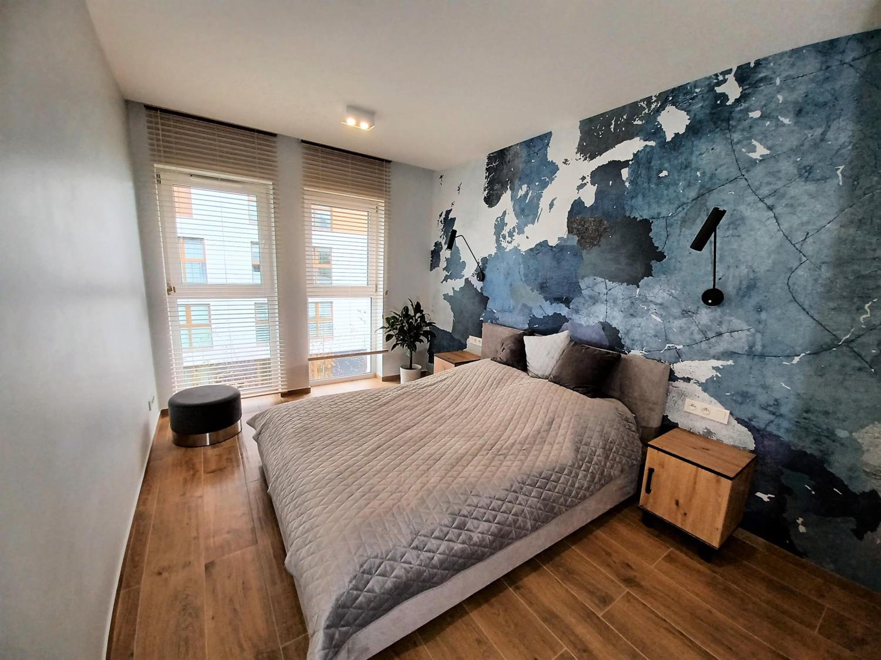 One-Bedroom Apartment photo 1