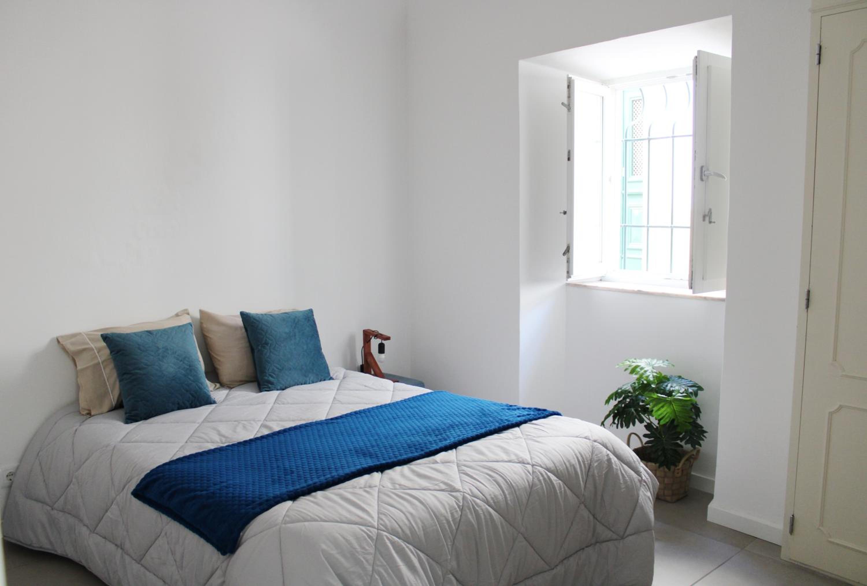Two-Bedroom House - Photo 18