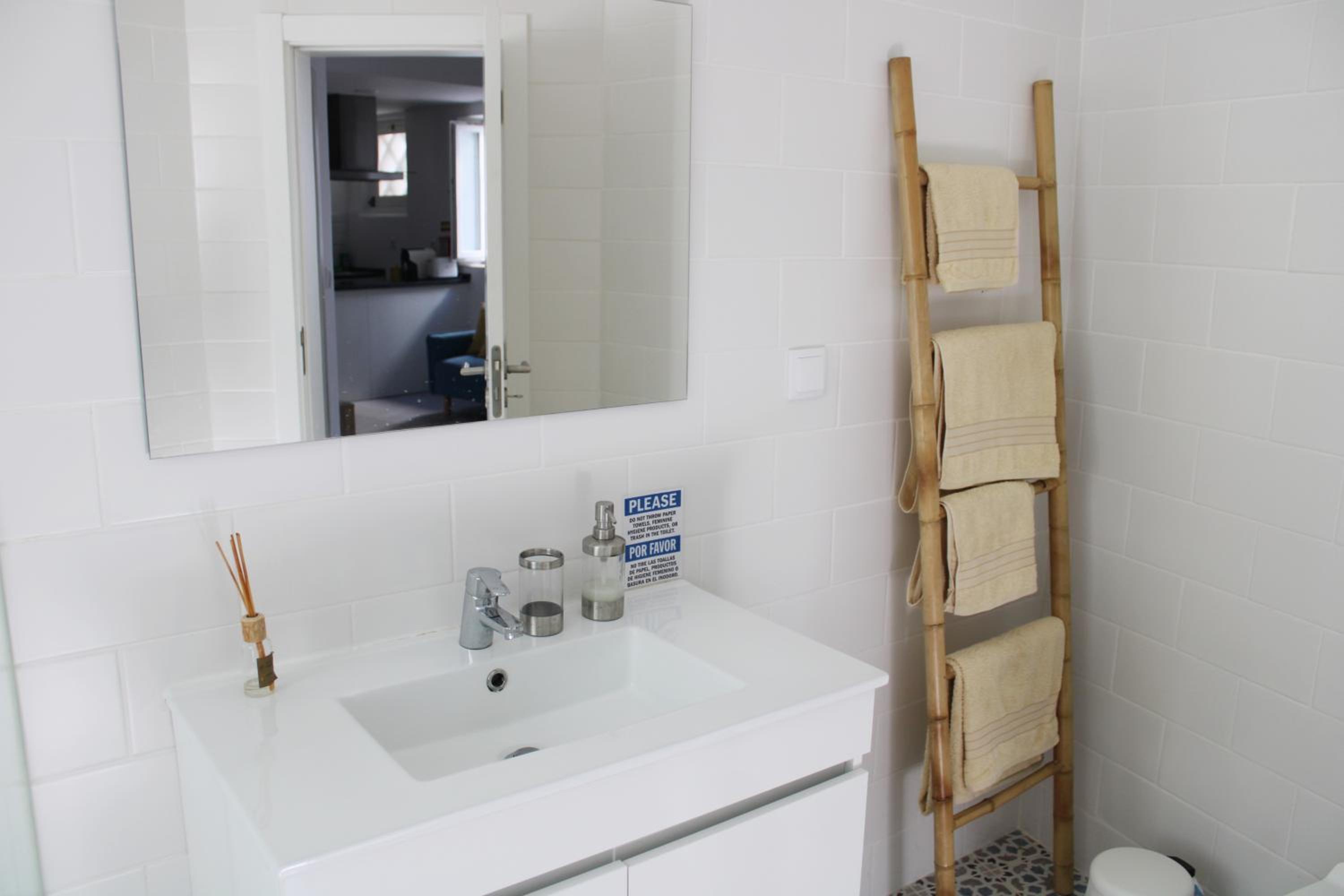 Two-Bedroom House - Photo 20