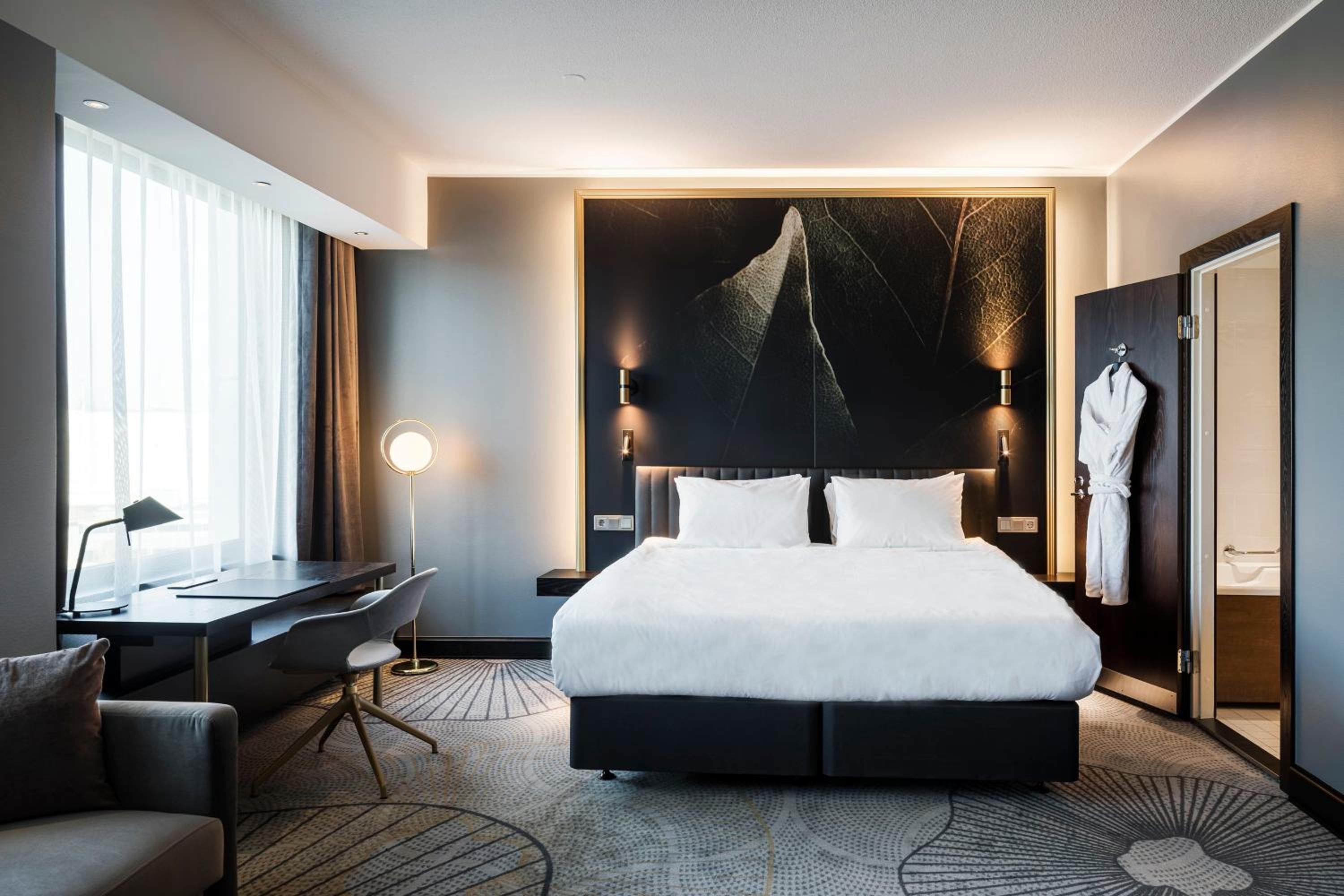 Junior King Suite with Sofa Bed
