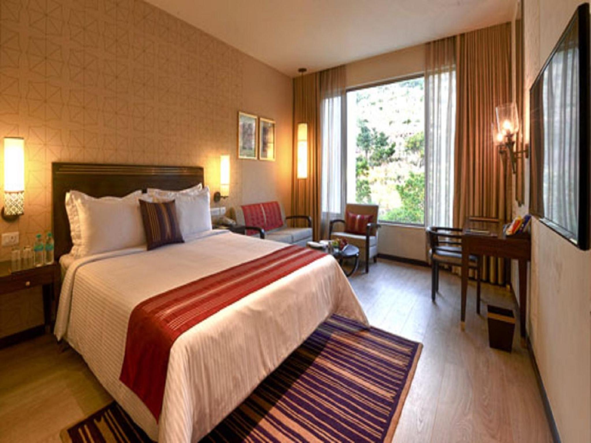 Premiere Double Room (Rs.1000 Credit For Food, Soft Beverages, Liquor, Laundry, Spa & Travel Desk) photo 3