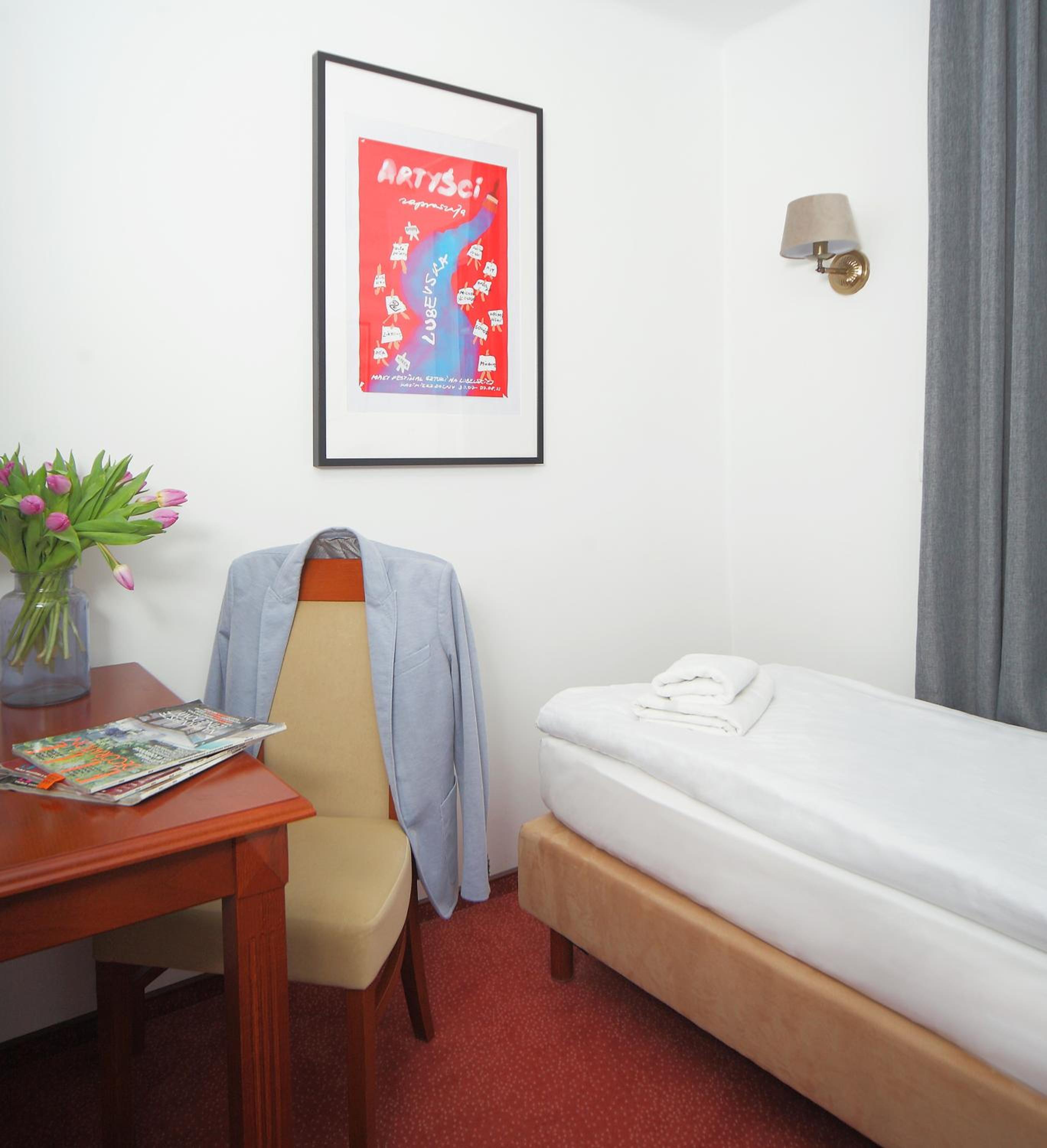 Small Single Room photo 3