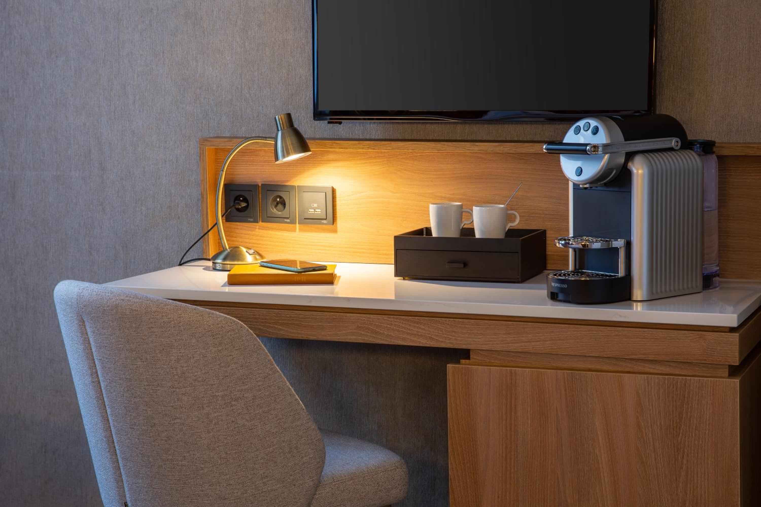 Superior Twin Room - Non-Smoking - Photo 6