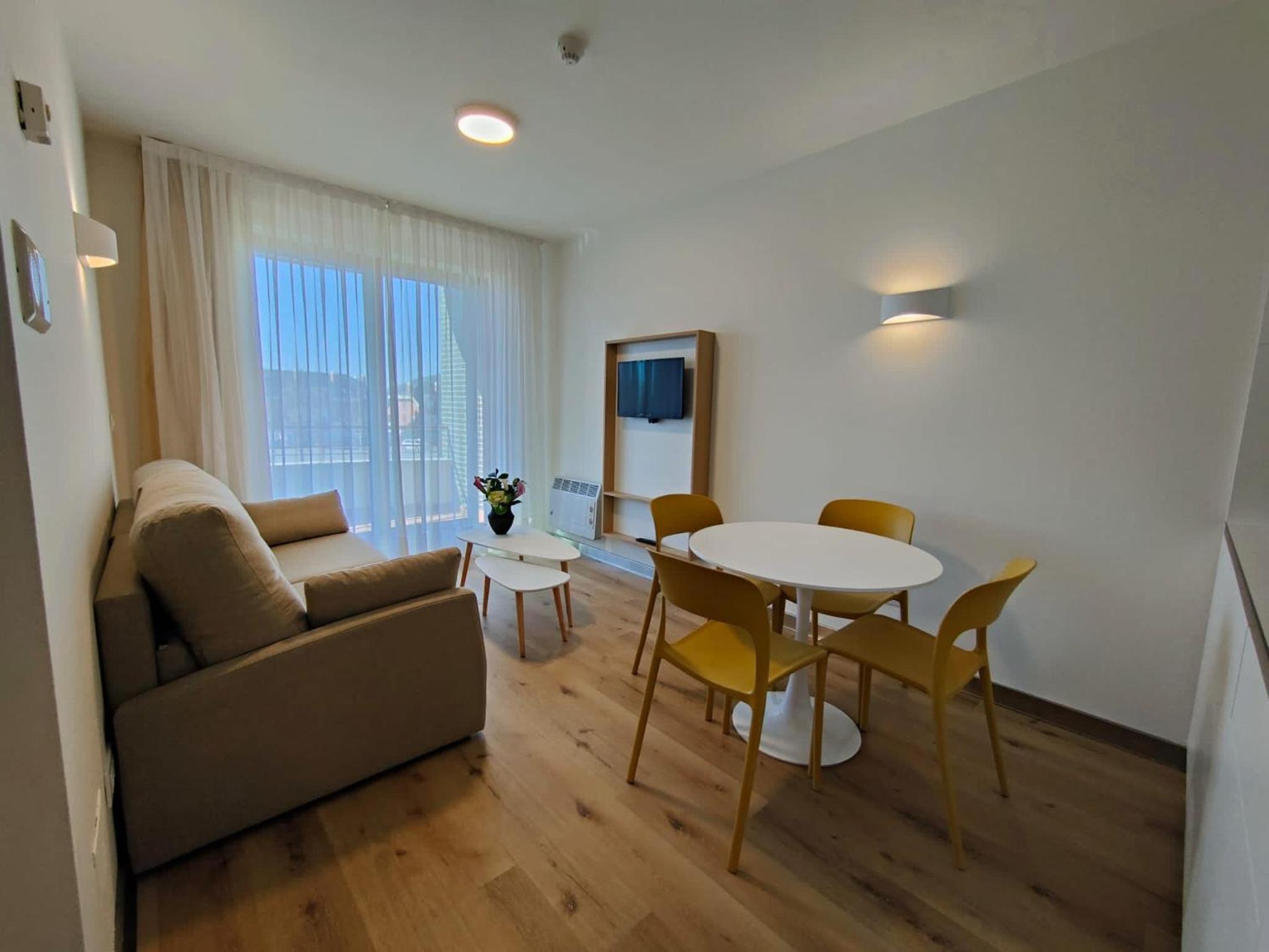 Apartment Premium with Terrace - Photo 15