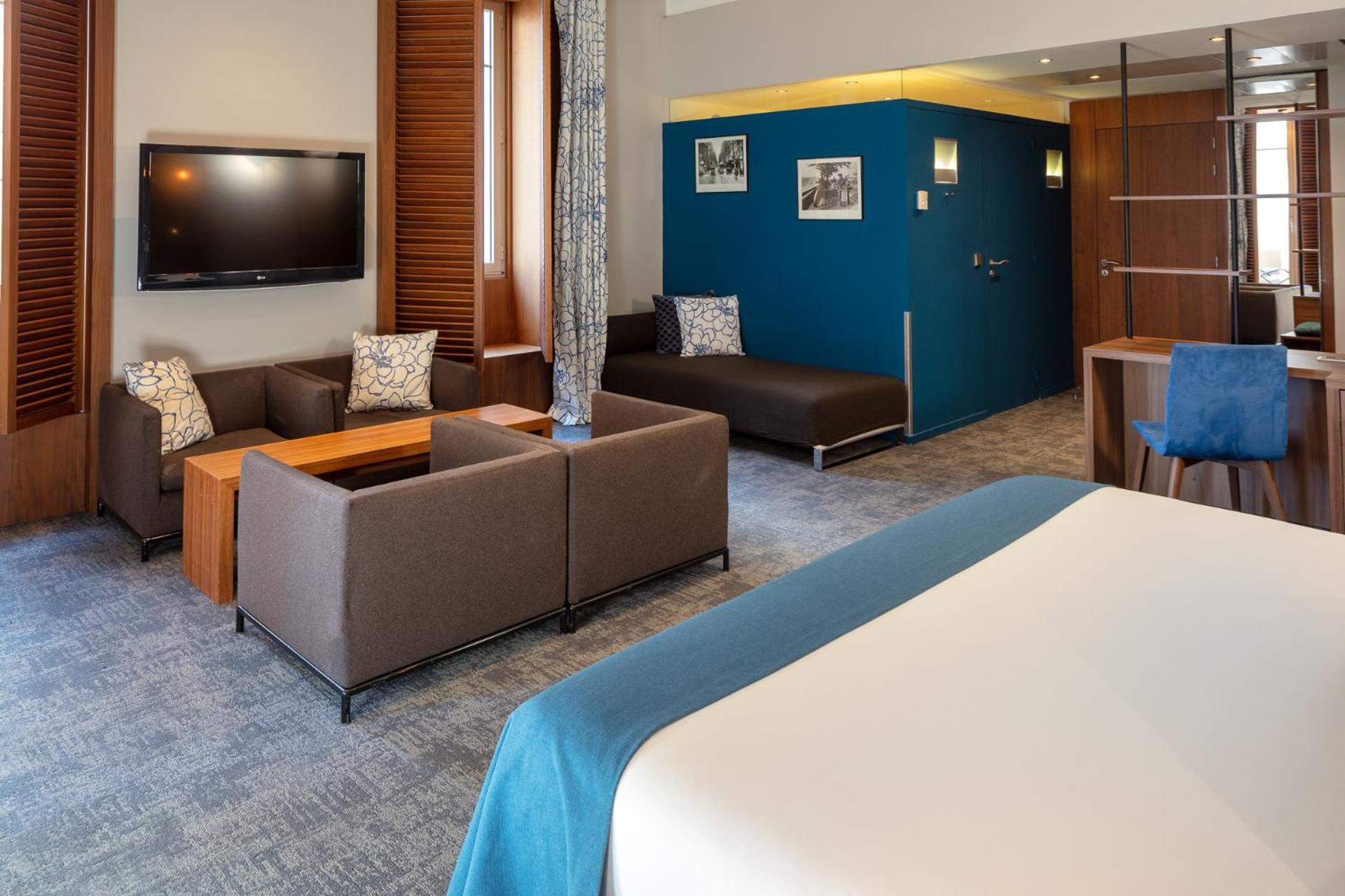 Junior Suite with Terrace - Photo 12