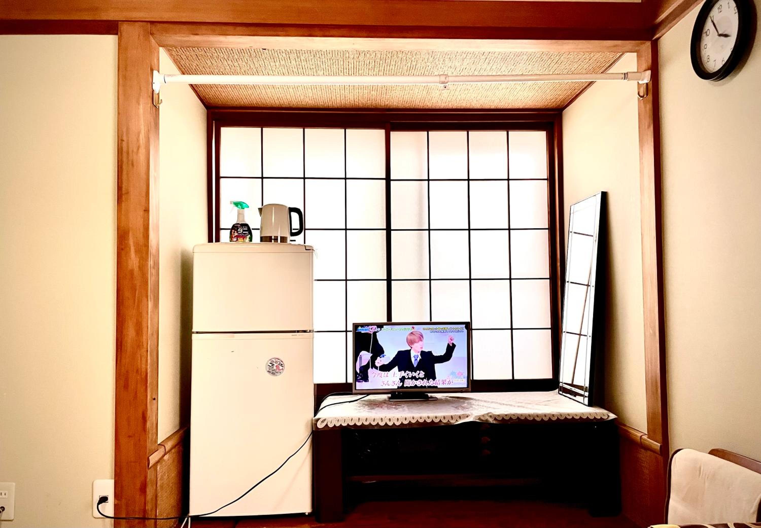 Economy Triple Room with Shared Bathroom photo 2