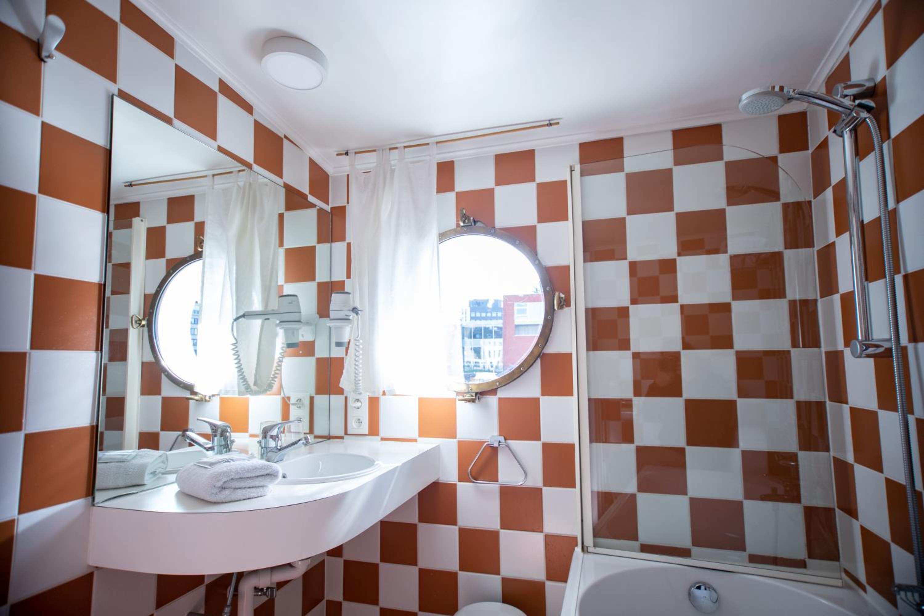 Double Room with Private Bathroom - Photo 3