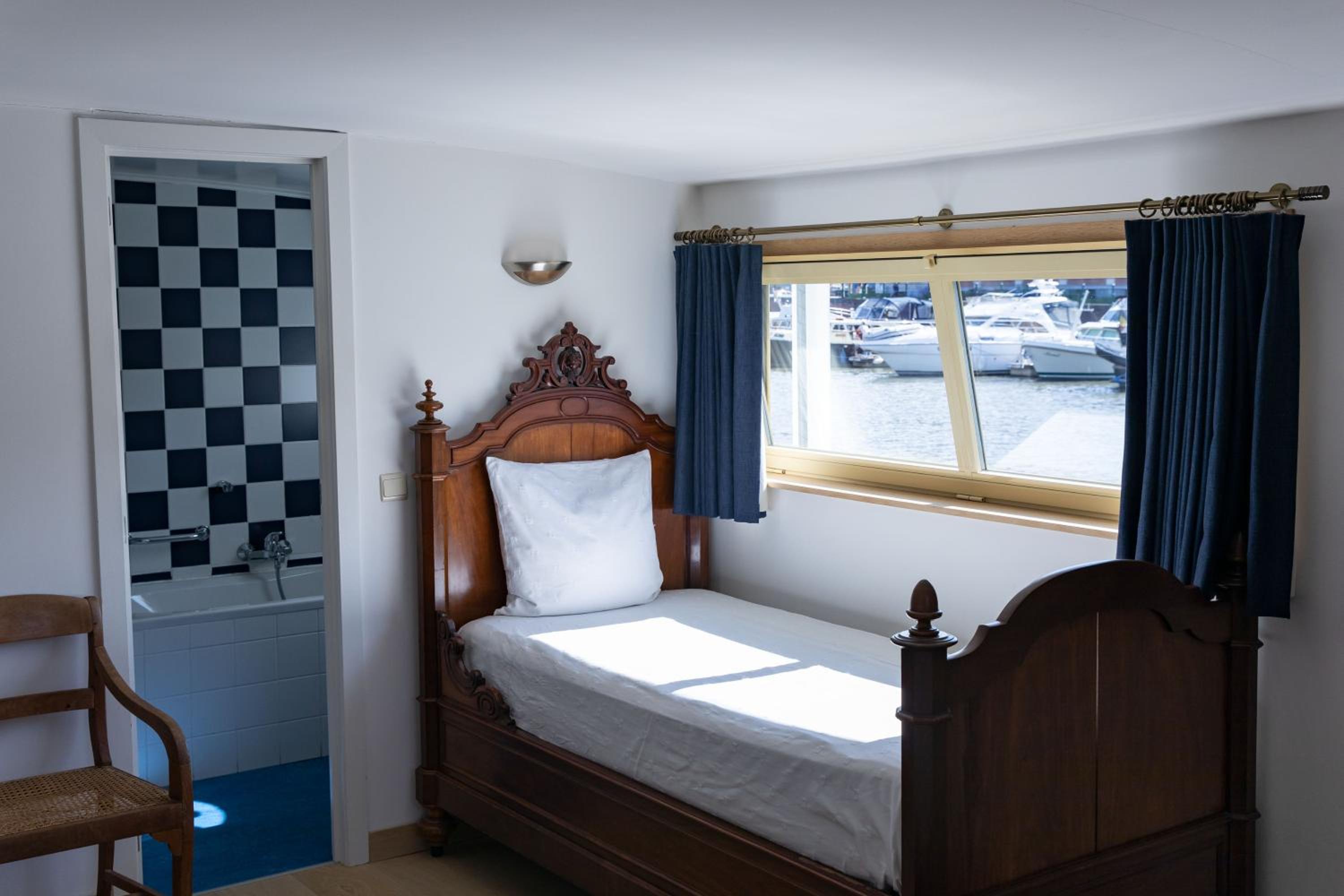 Triple Room with Bathroom - Photo 2