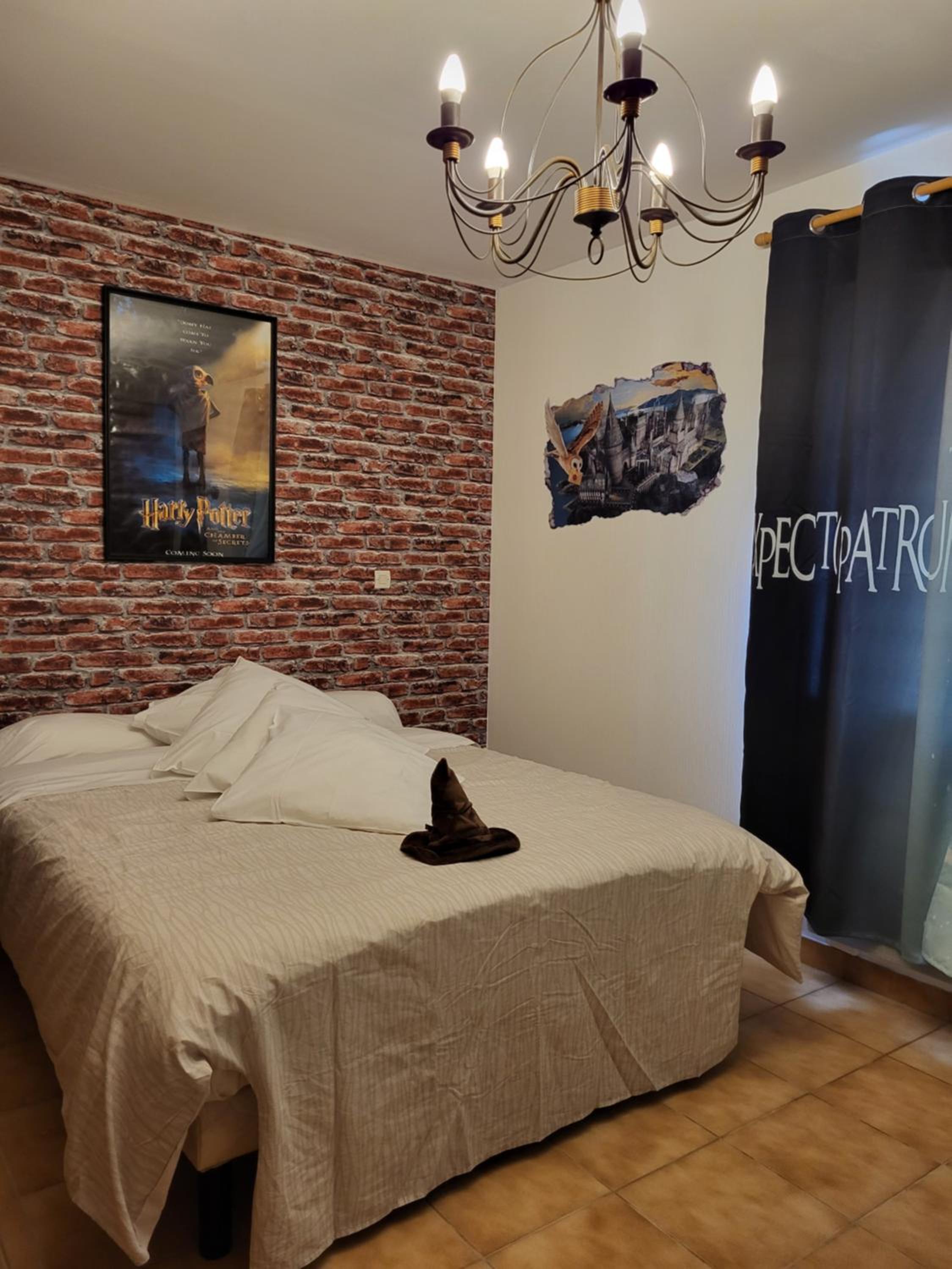 Quadruple Room with Bathroom - Photo 4