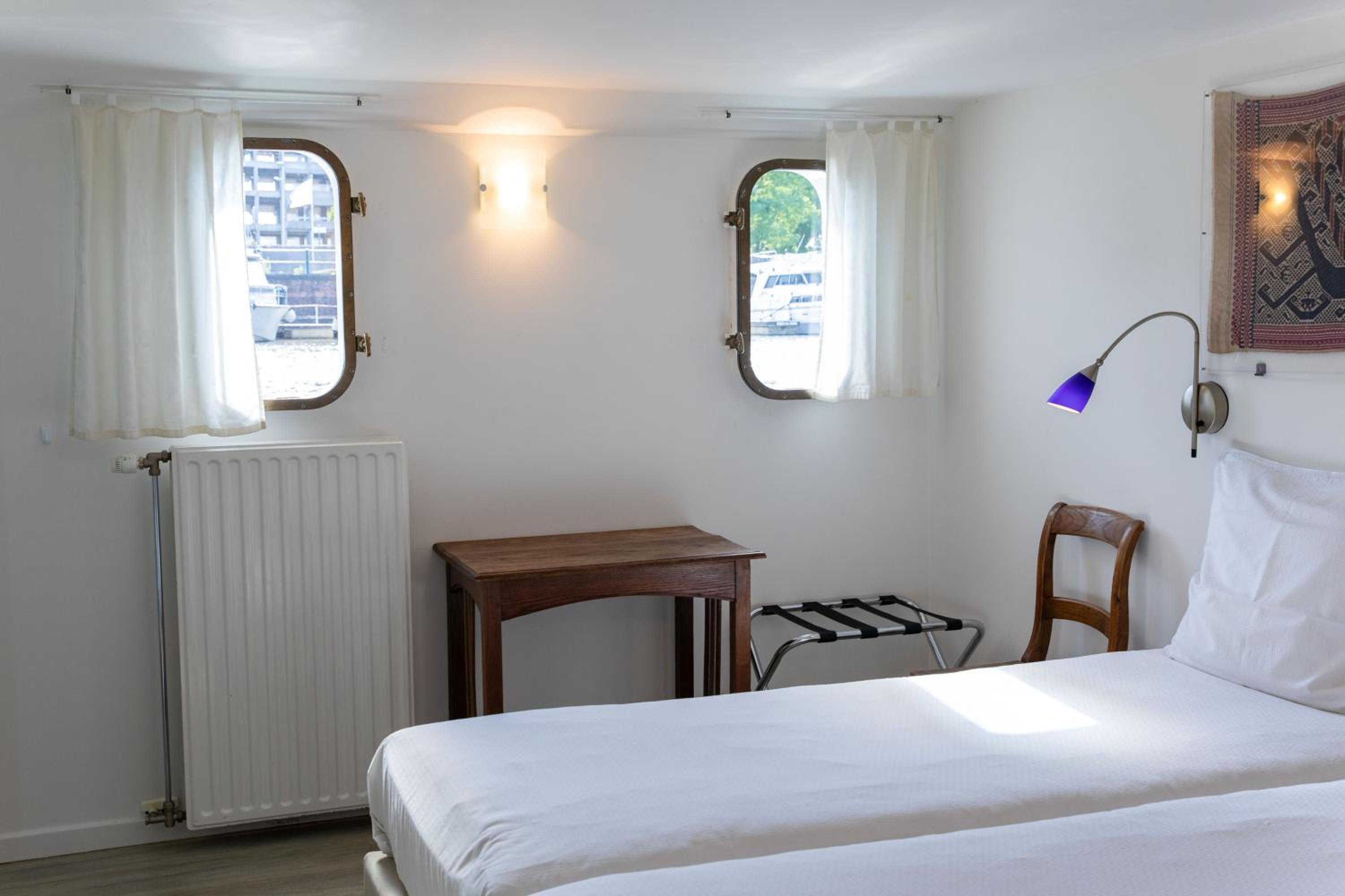 Twin Room with Private Bathroom - Photo 1
