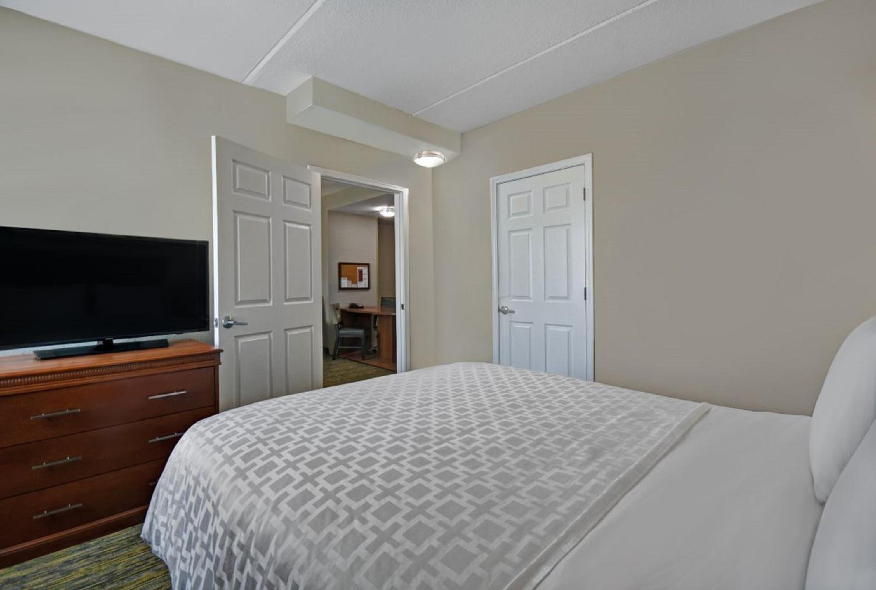 One-Bedroom King Suite - Photo 2
