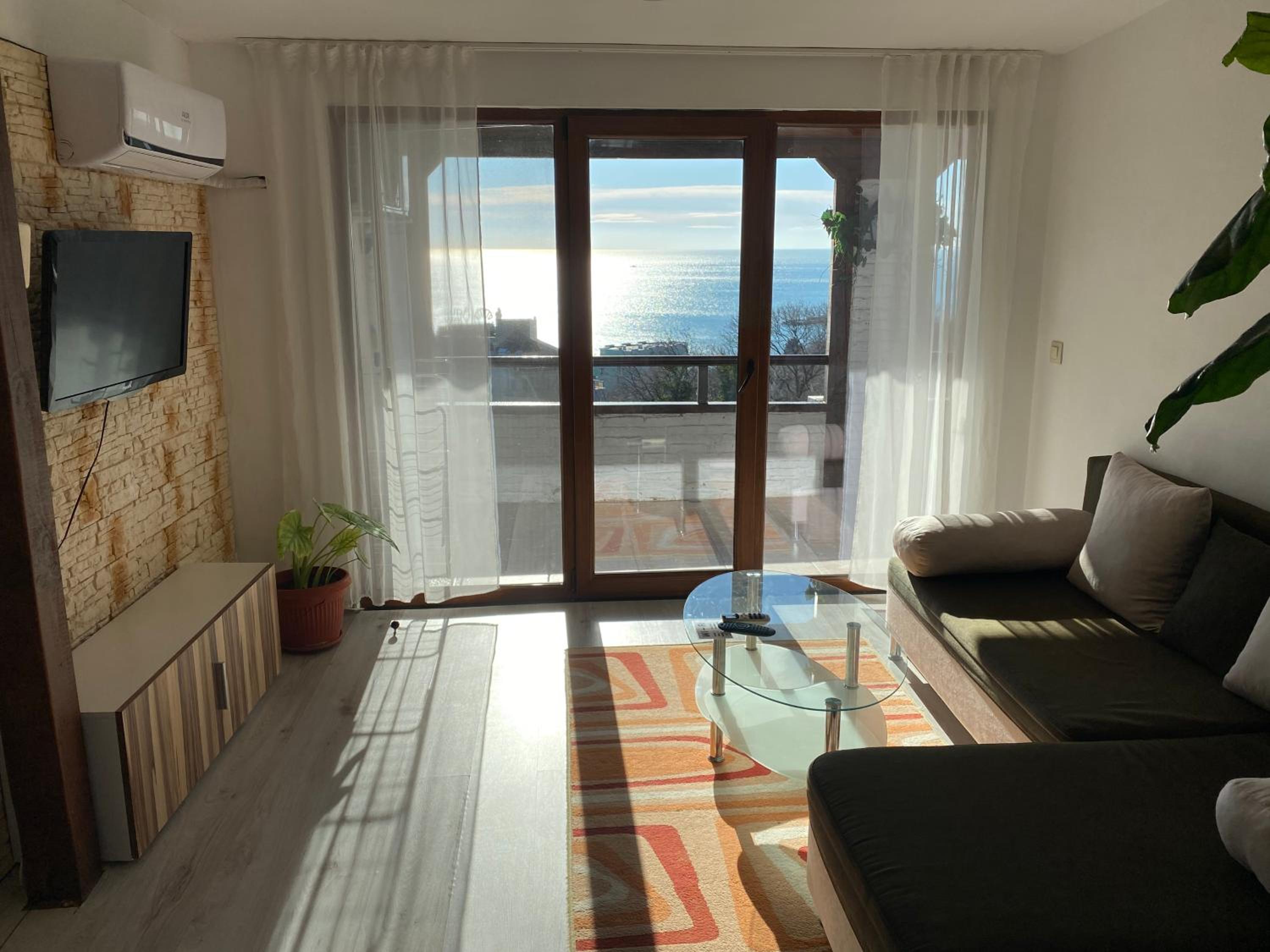 Apartment With Sea View photo 2