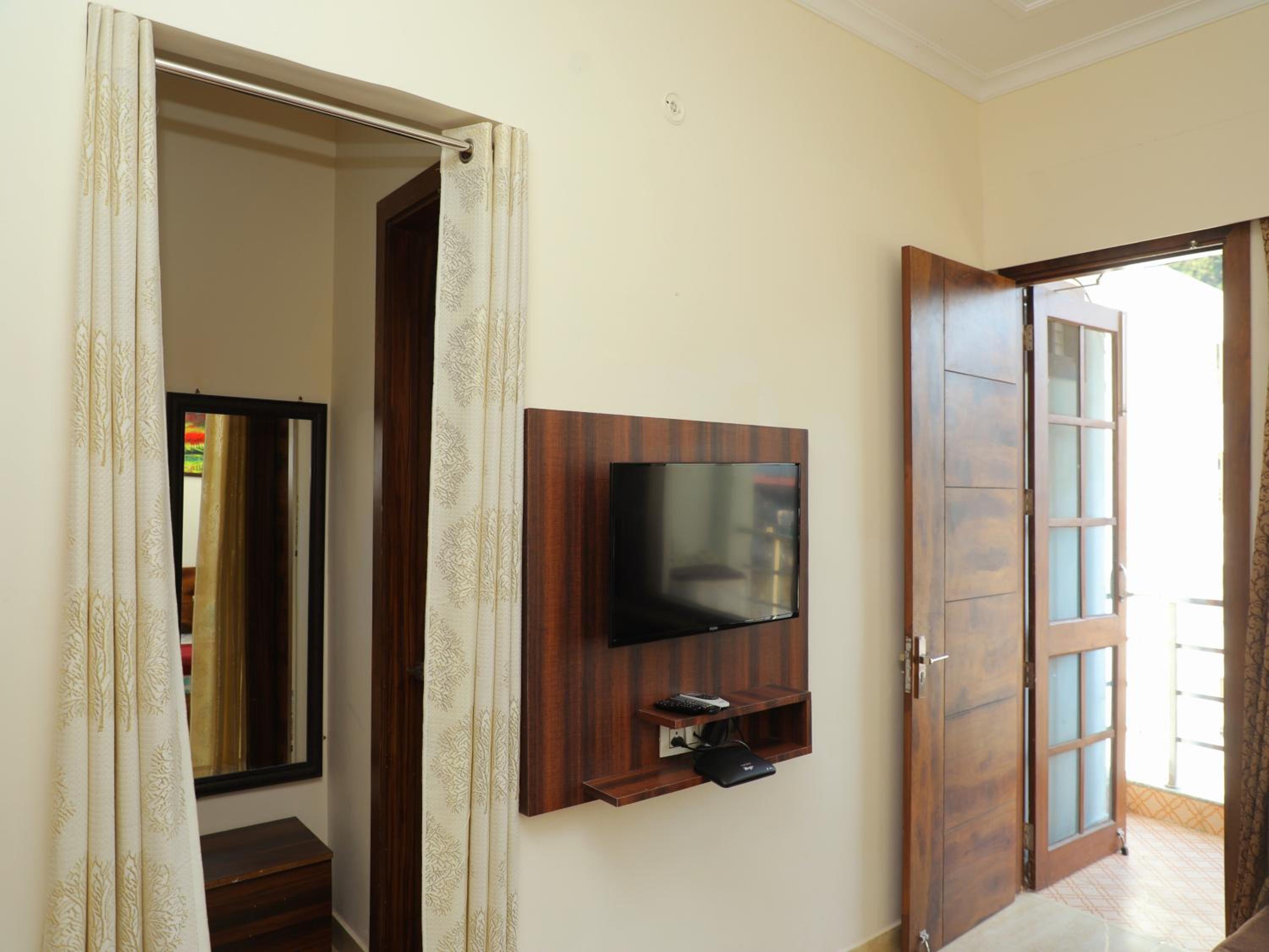 Studio with Balcony - Photo 26