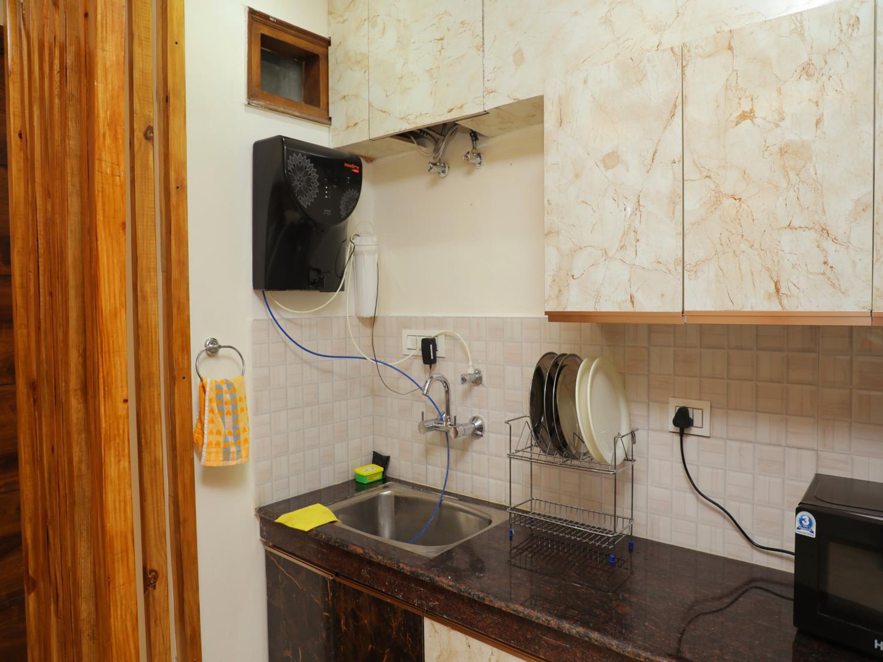 Studio with Balcony - Photo 17