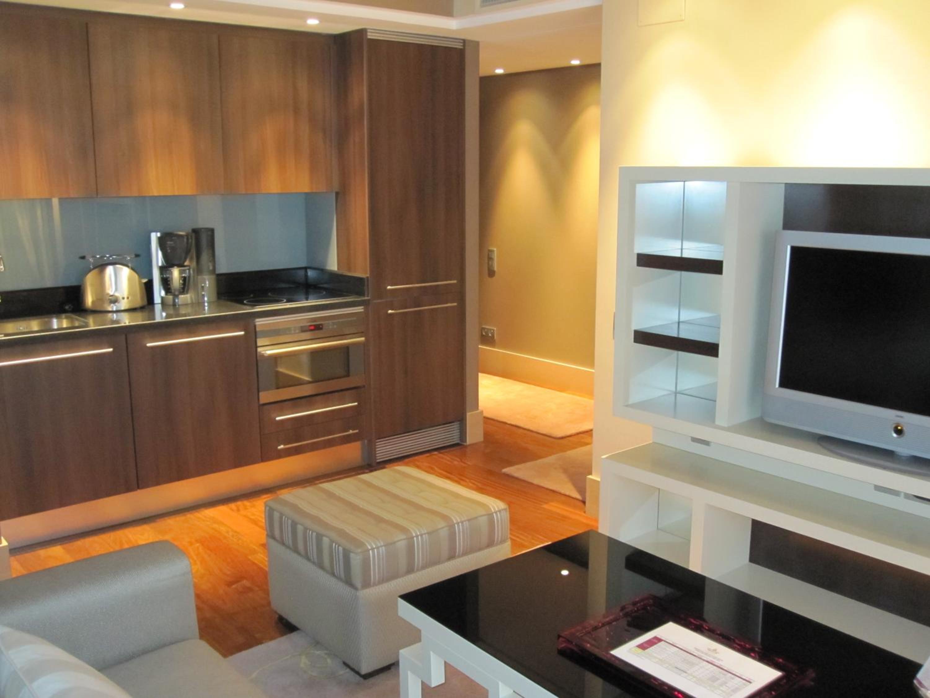 Premium Suite - Photo 15