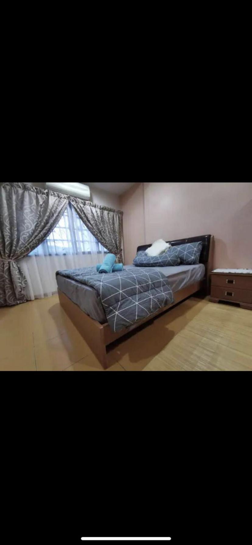 Three-Bedroom House photo 3