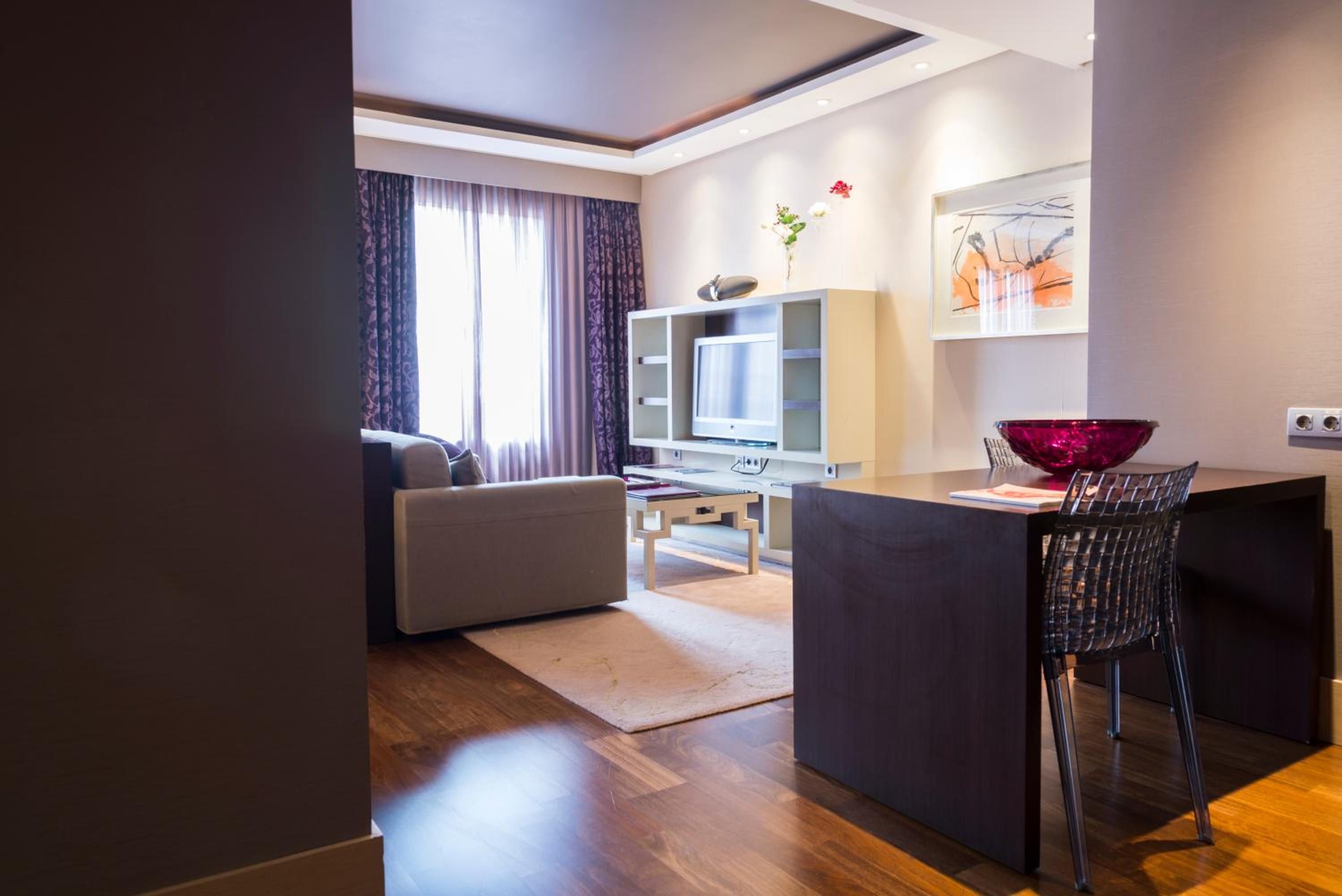 Premium Suite - Photo 10