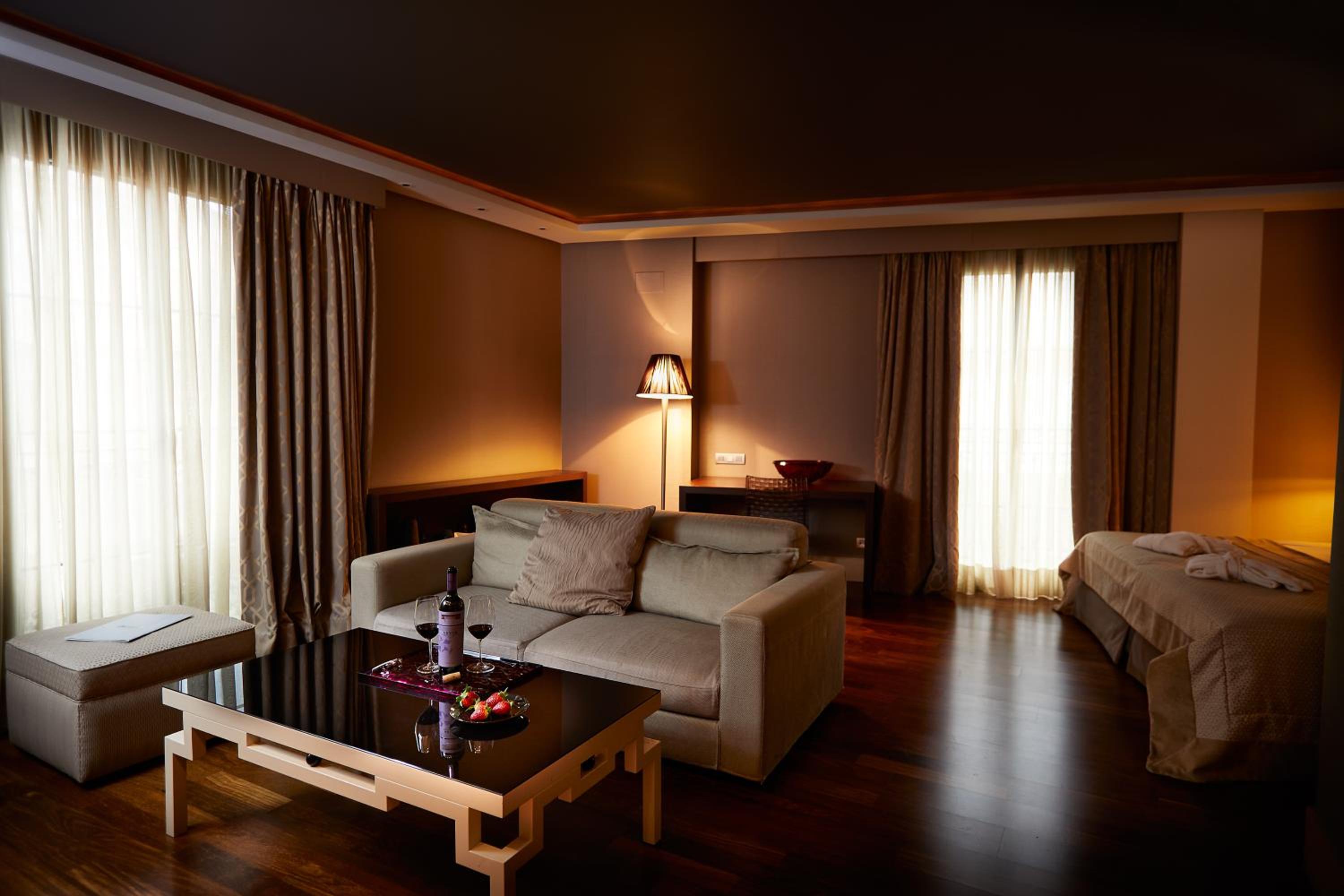 Deluxe Suite - Photo 14