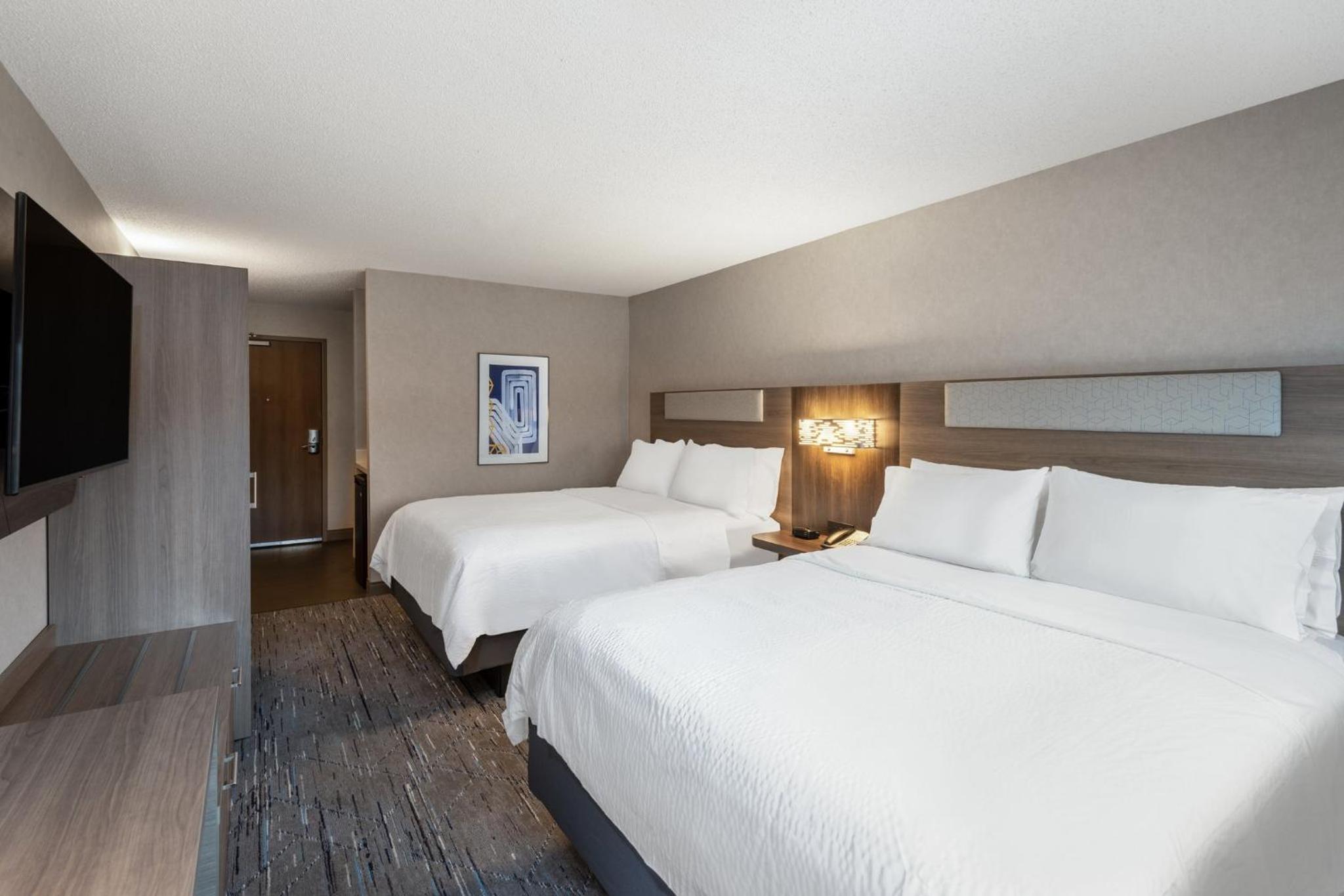 Standard Room with Two Queen Beds - Photo 1