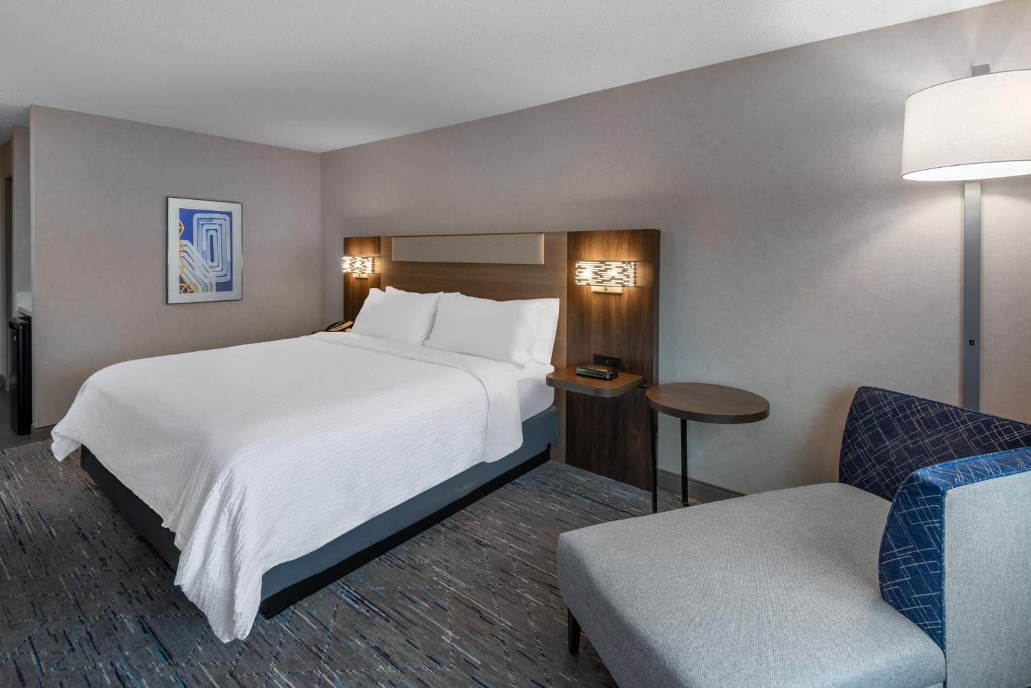 King Room - Mobility Access/Hearing Accessible - Photo 1