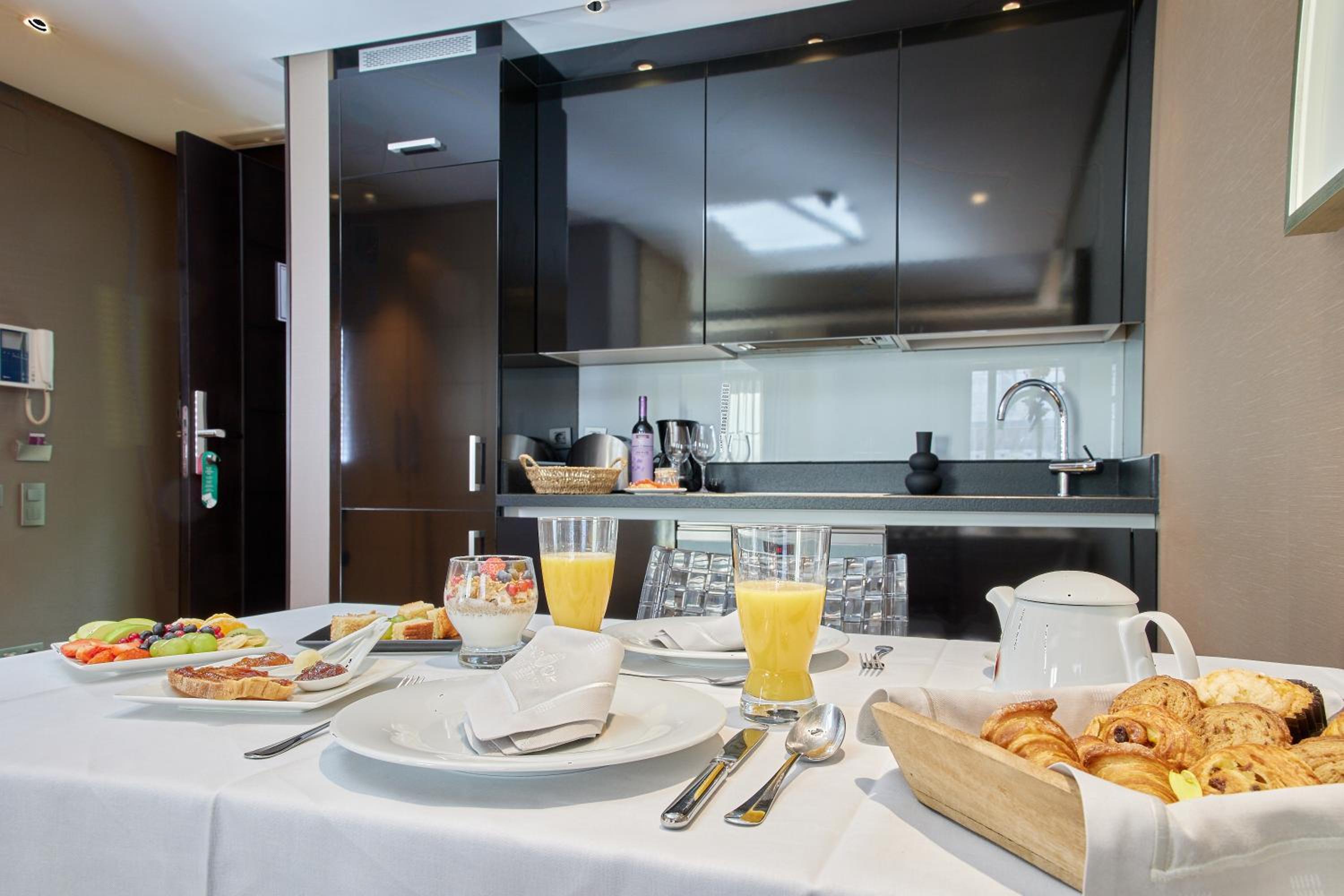 Premium Suite - Photo 16