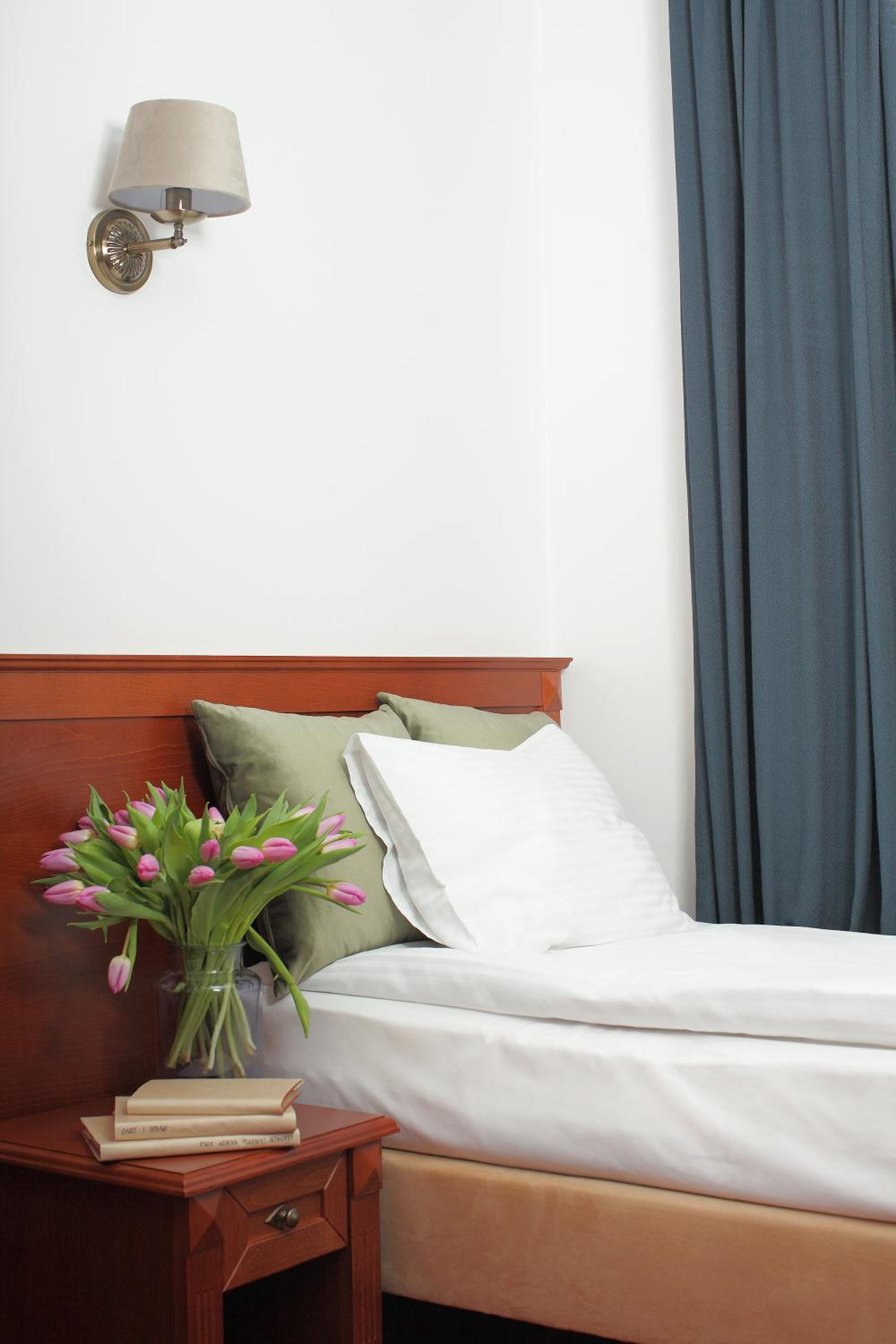 Small Twin Room - Photo 5