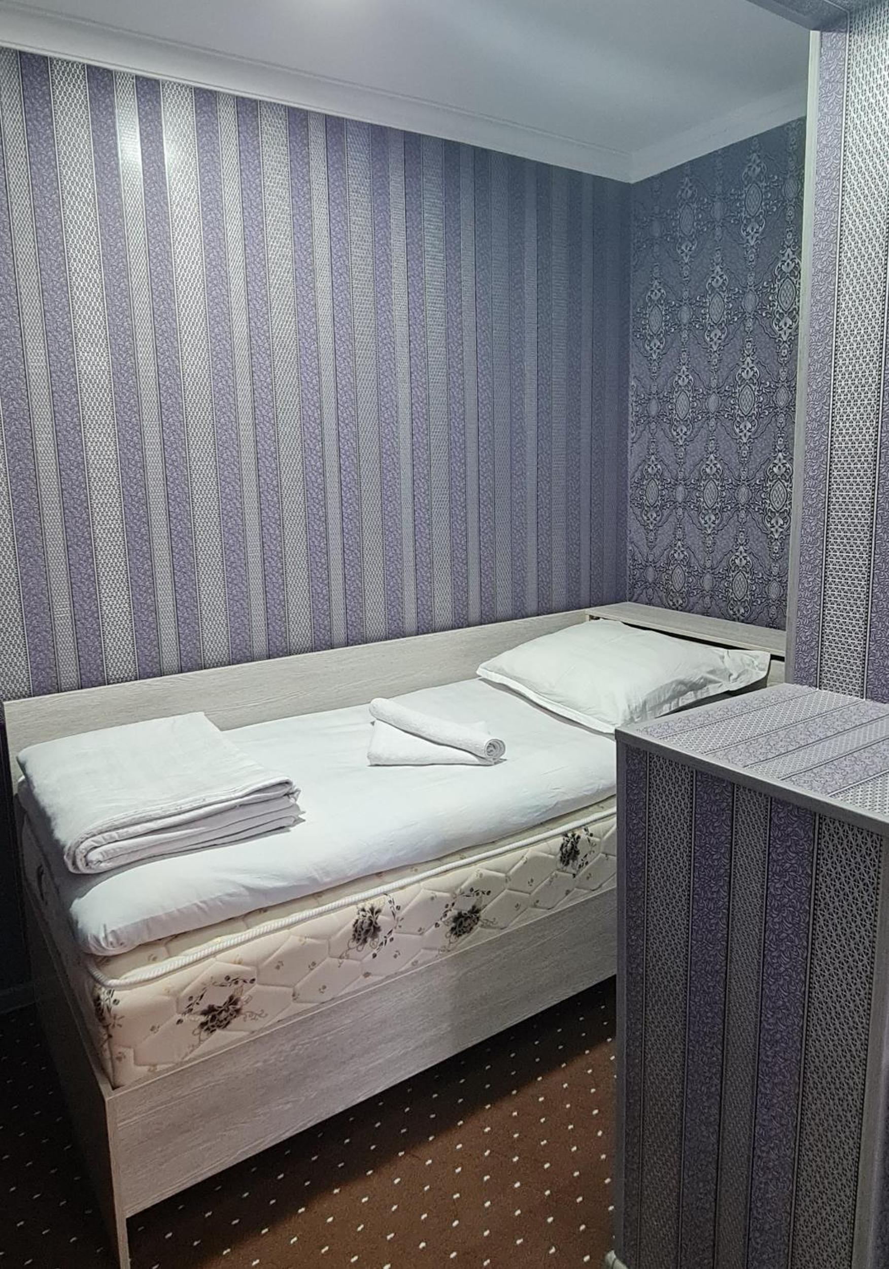 Single Room with Bathroom photo 3