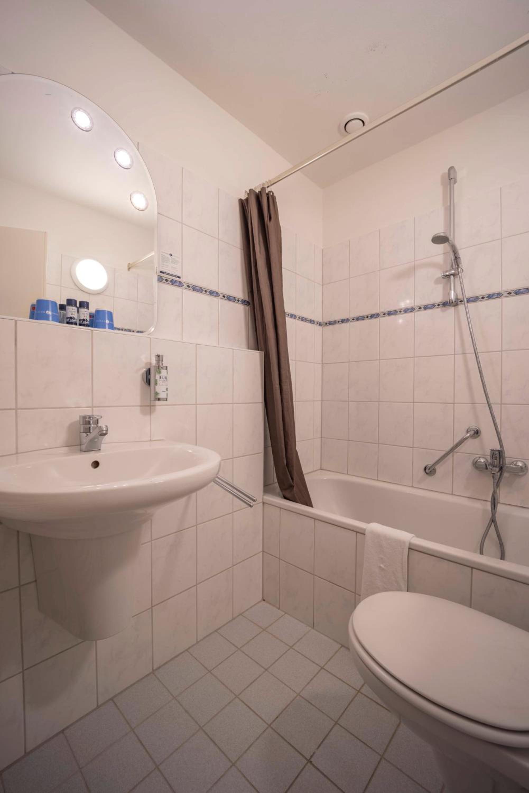 Small Double Room - Photo 4
