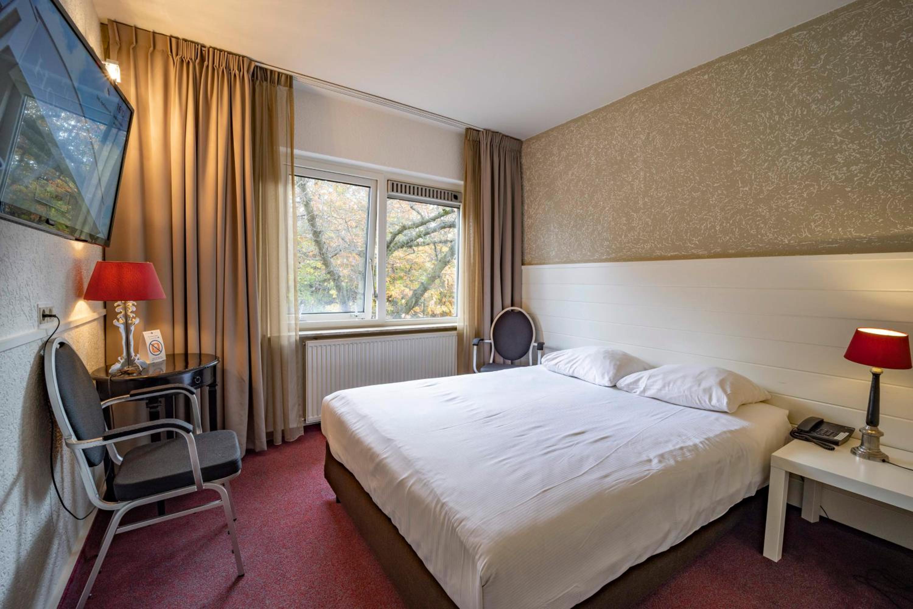 Small Double Room - Photo 1