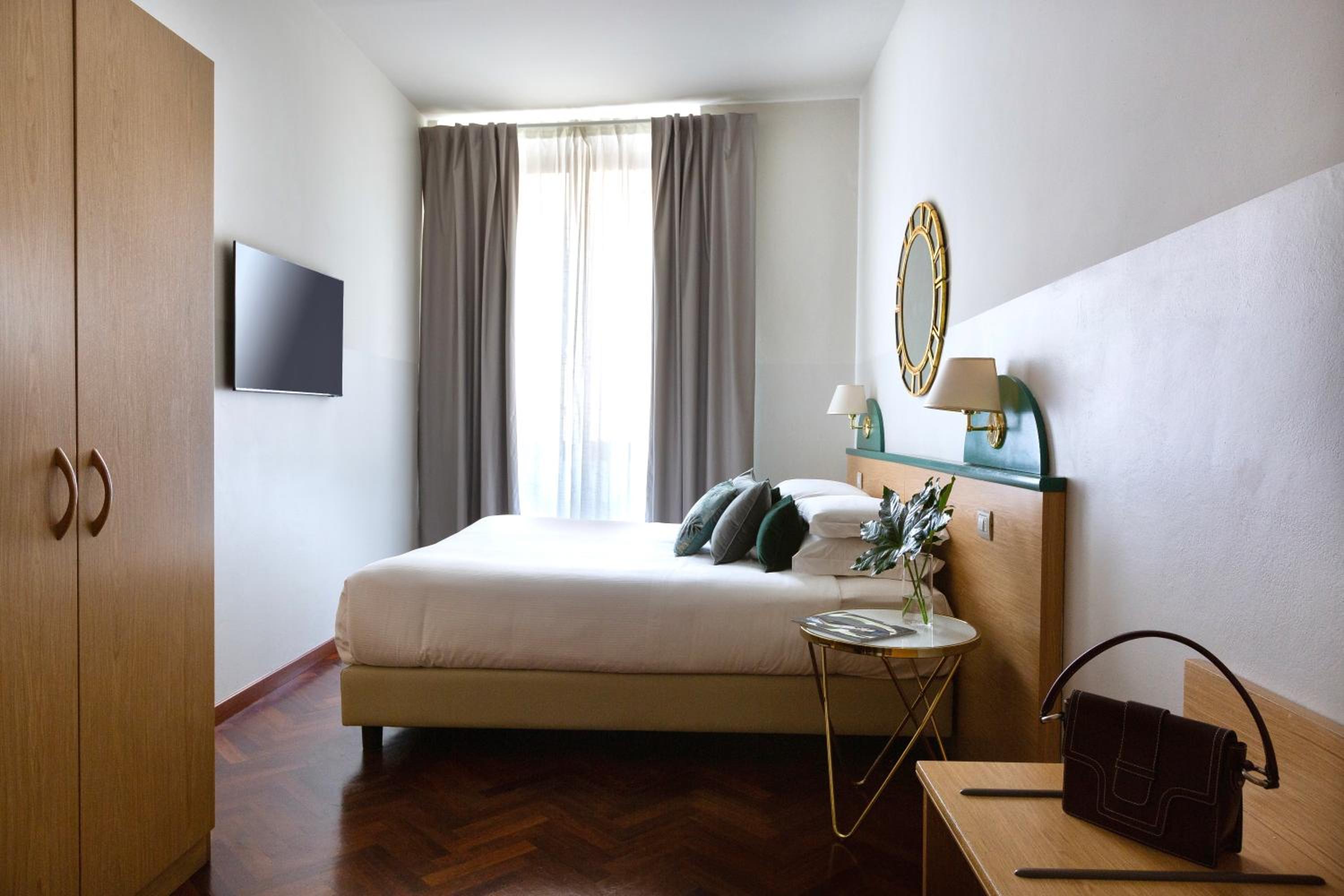 Deluxe Double or Twin Room photo 2