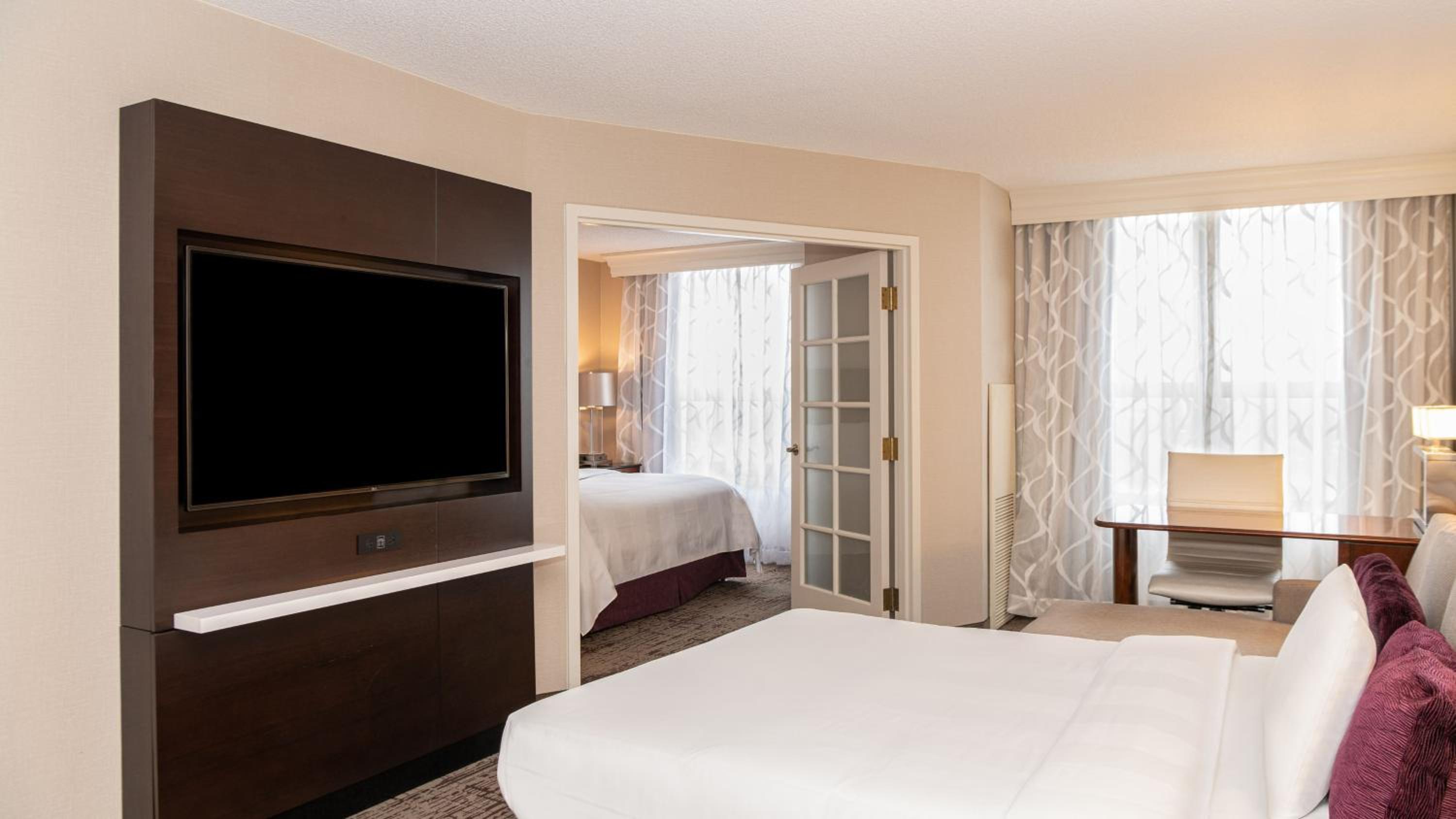 One-Bedroom King Suite with Sofa Bed - Photo 5