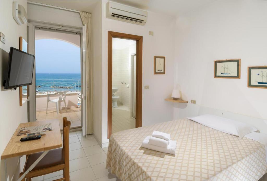 Single Room with Sea View photo 1