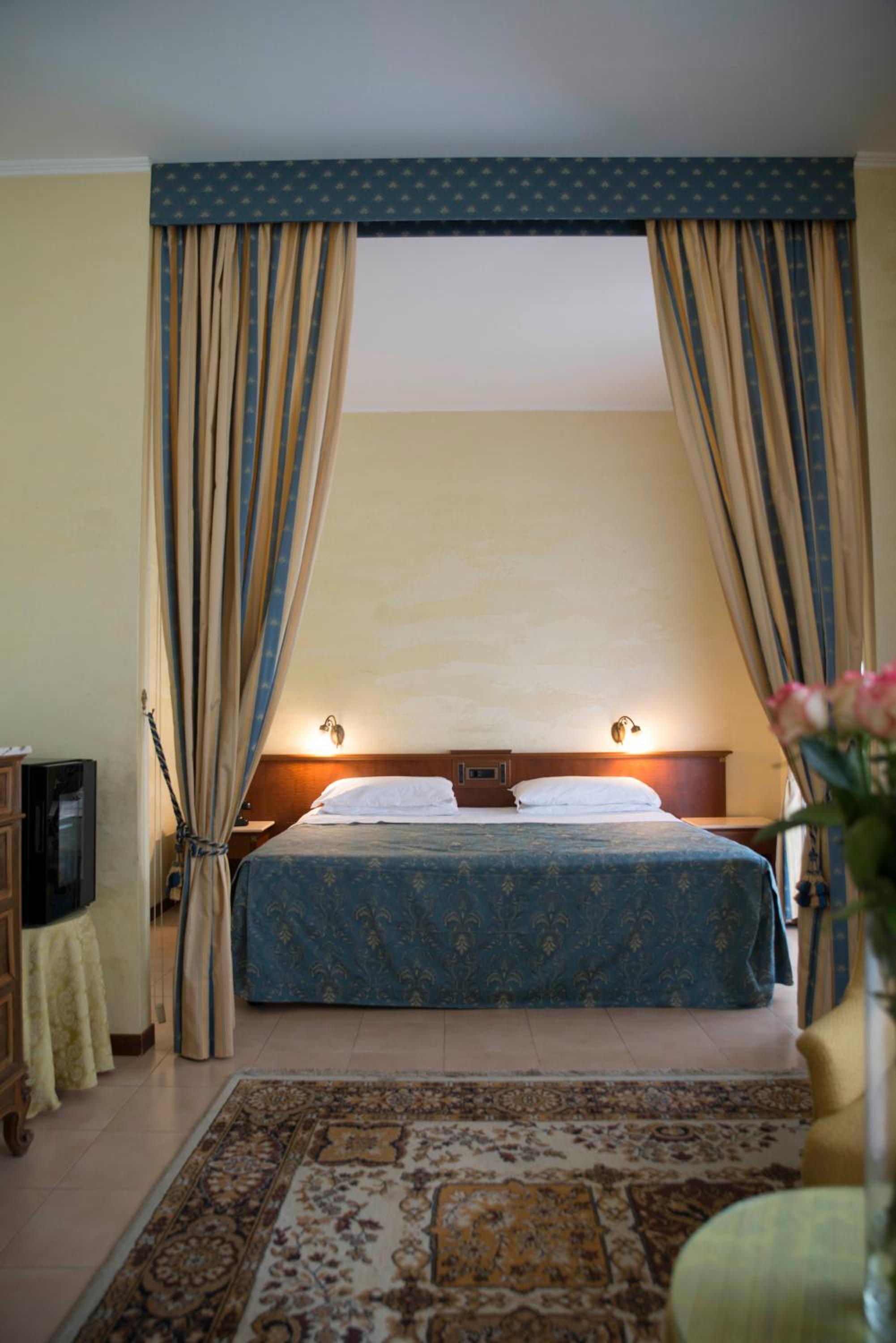 Family Room with Spa Access - Photo 2