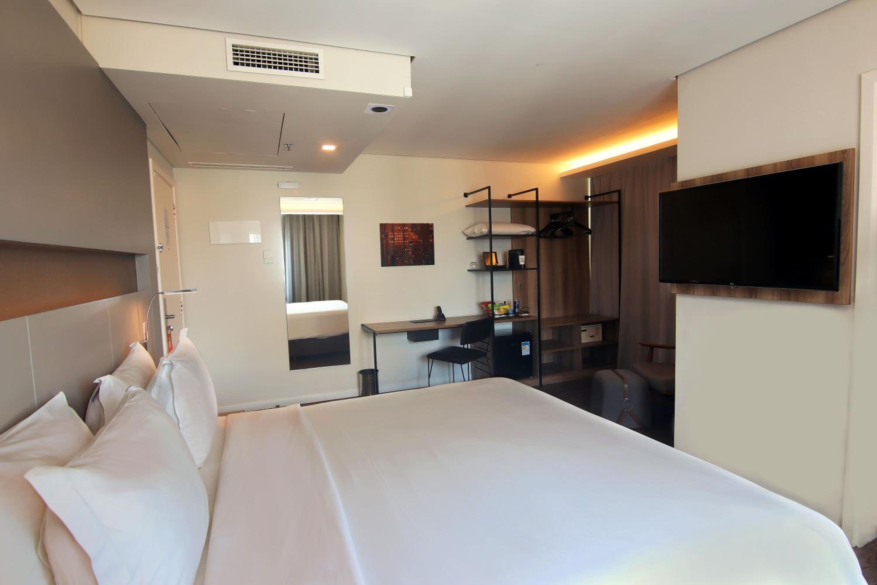 Premium Smart Room - 1 Cama Queen - Photo 3