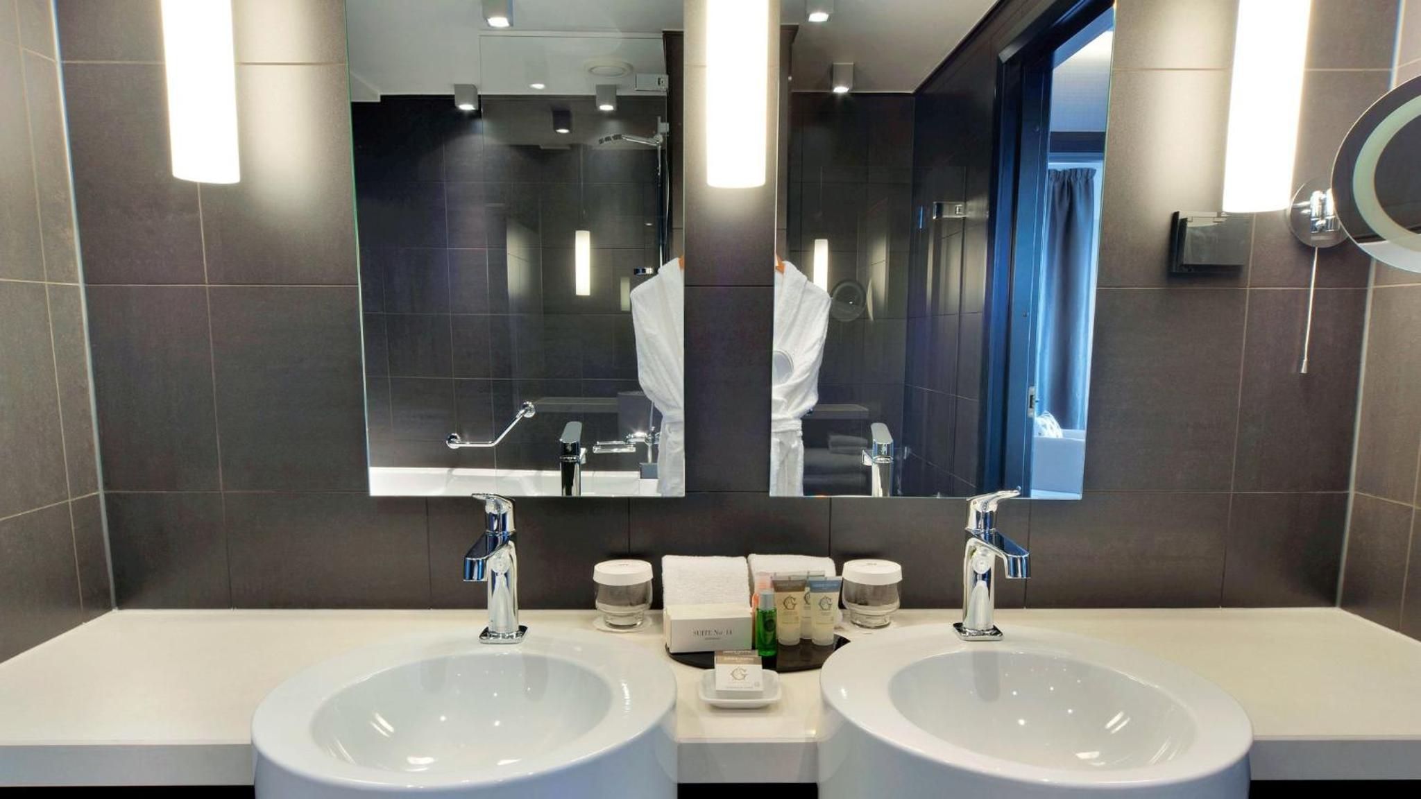 One-Bedroom Suite - Photo 10
