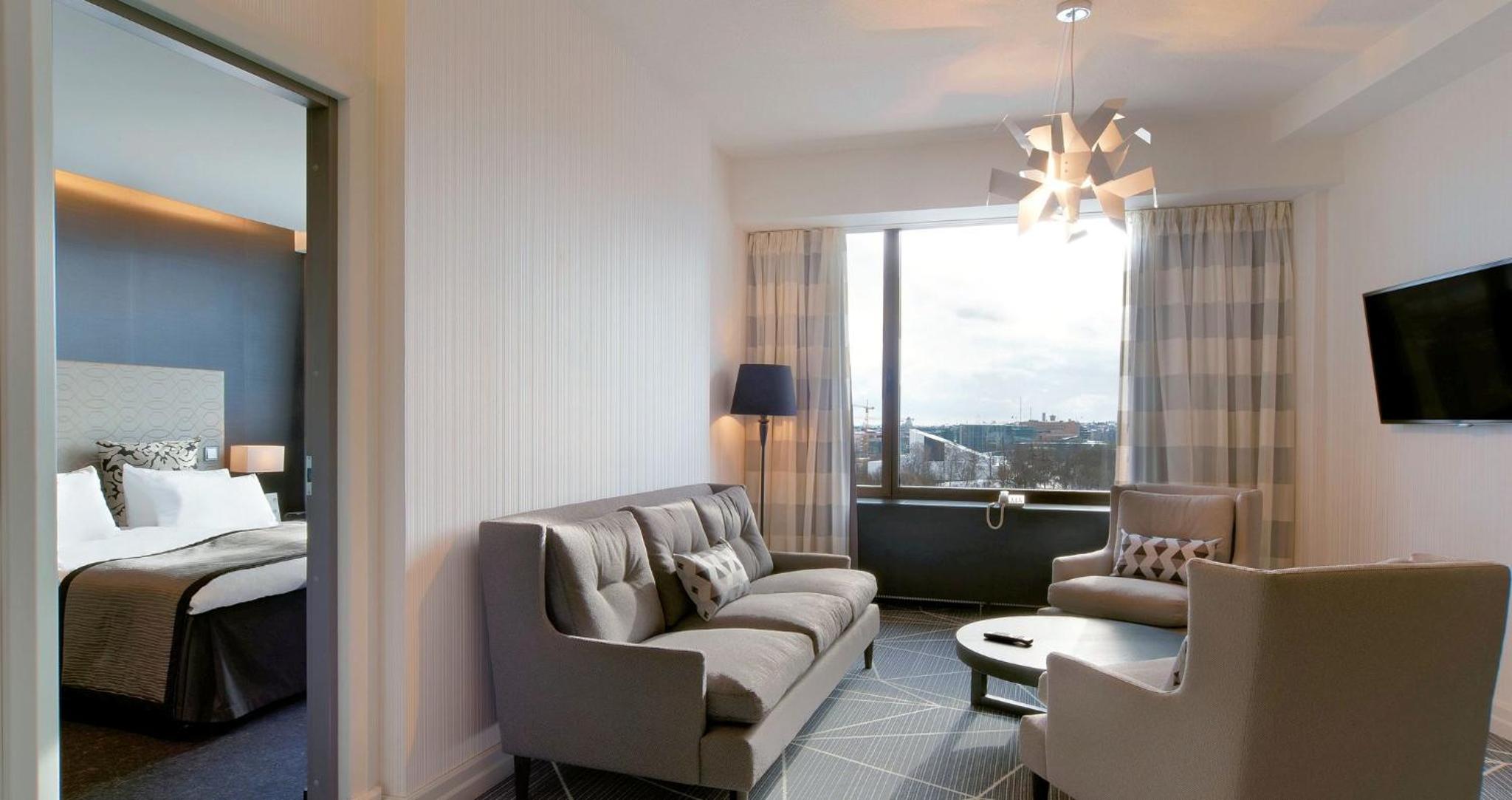 One-Bedroom Suite thumbnail 6
