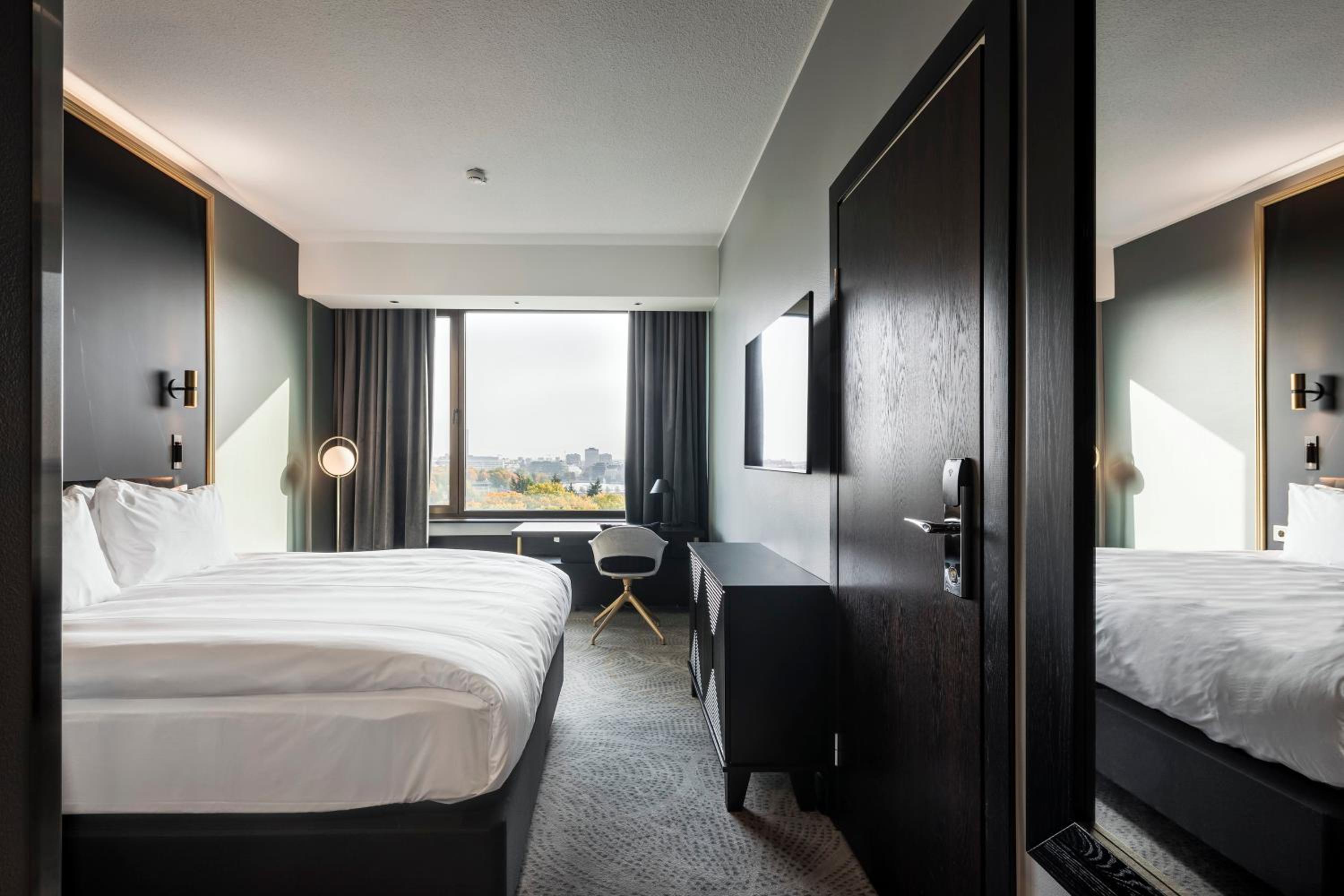 Premium King Room - Club Lounge Access