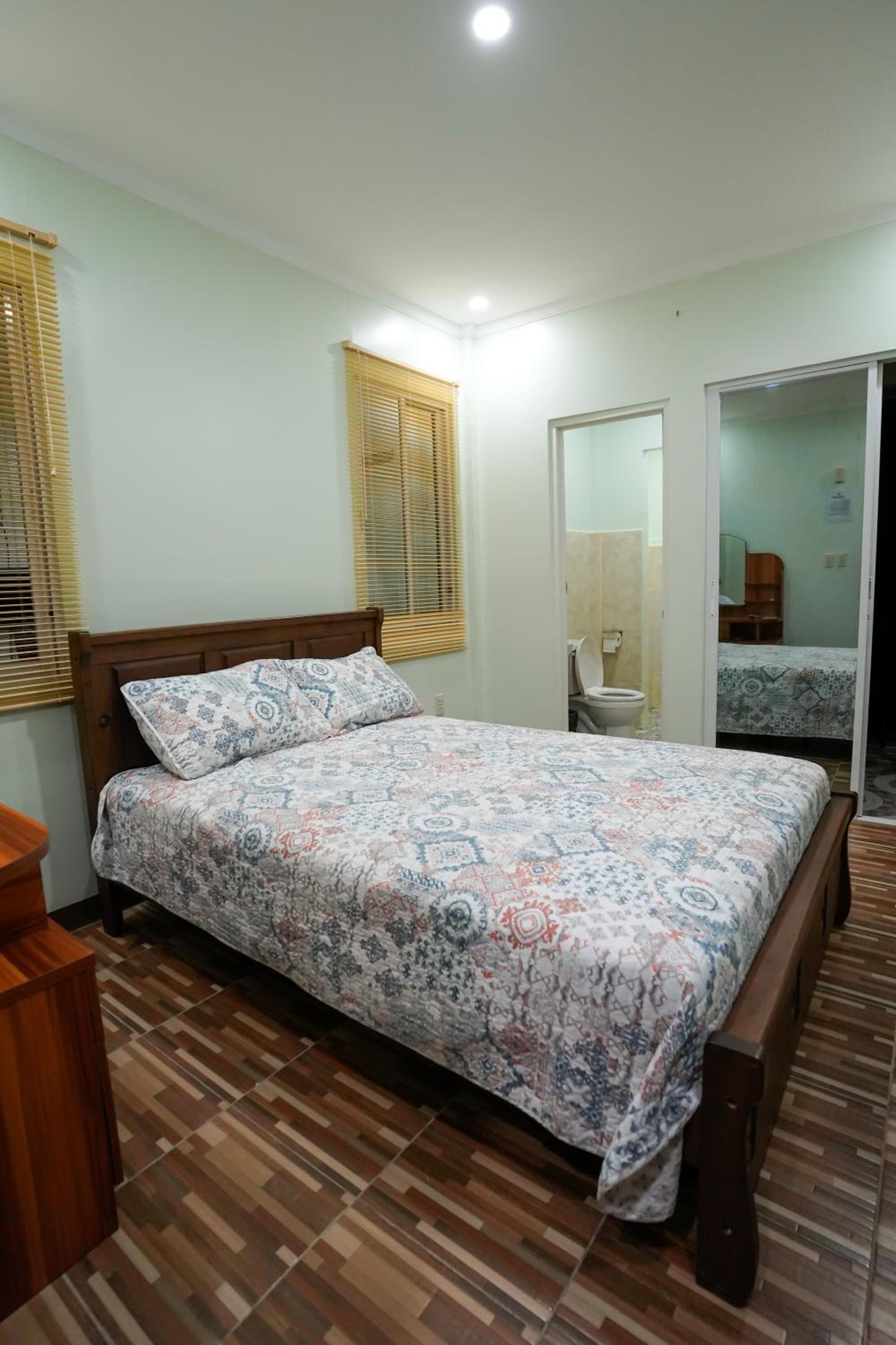 Double Room with Balcony - Photo 8
